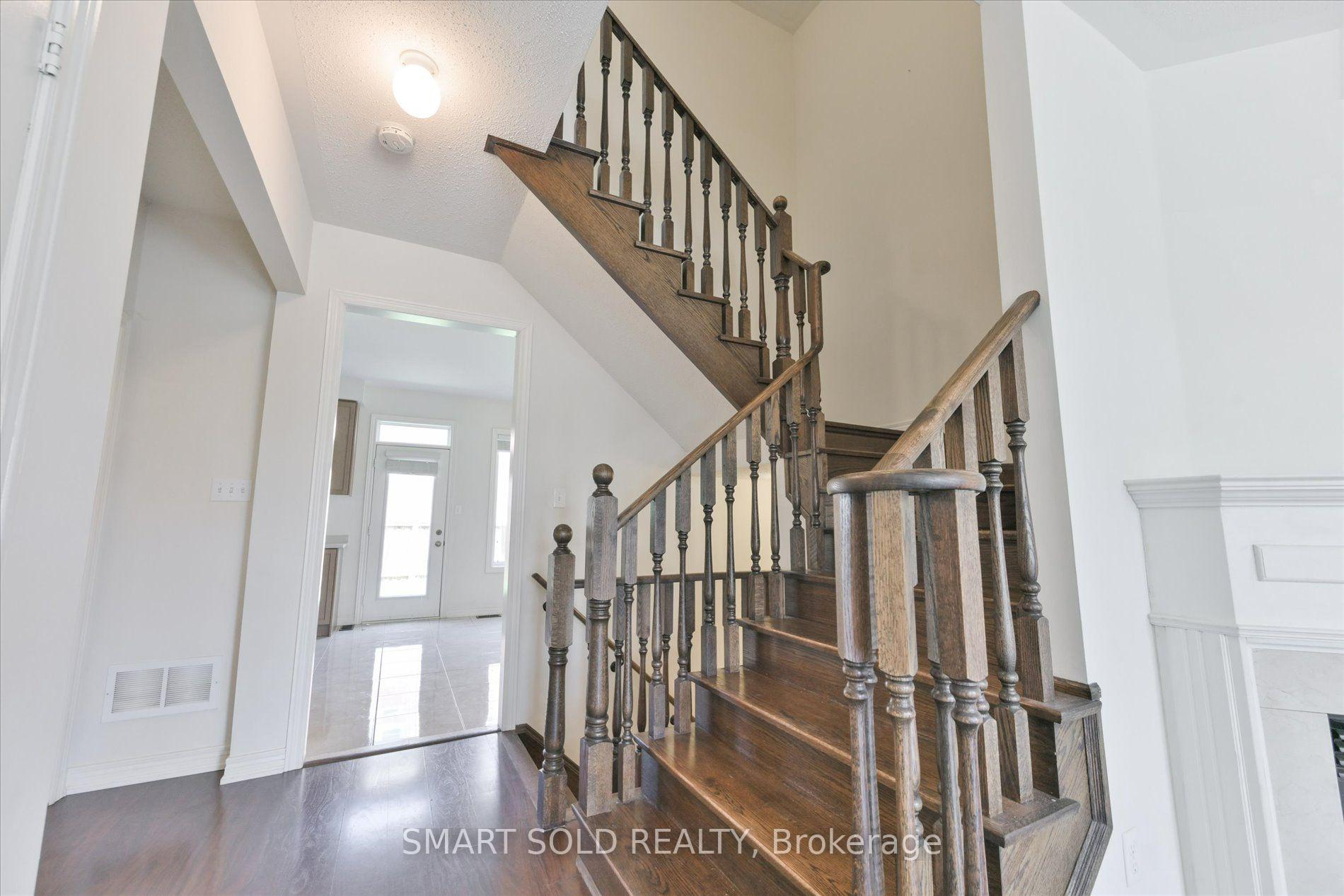 Photo 12 of 76 Christian Ritter Drive, Markham, Berczy — HOMEH