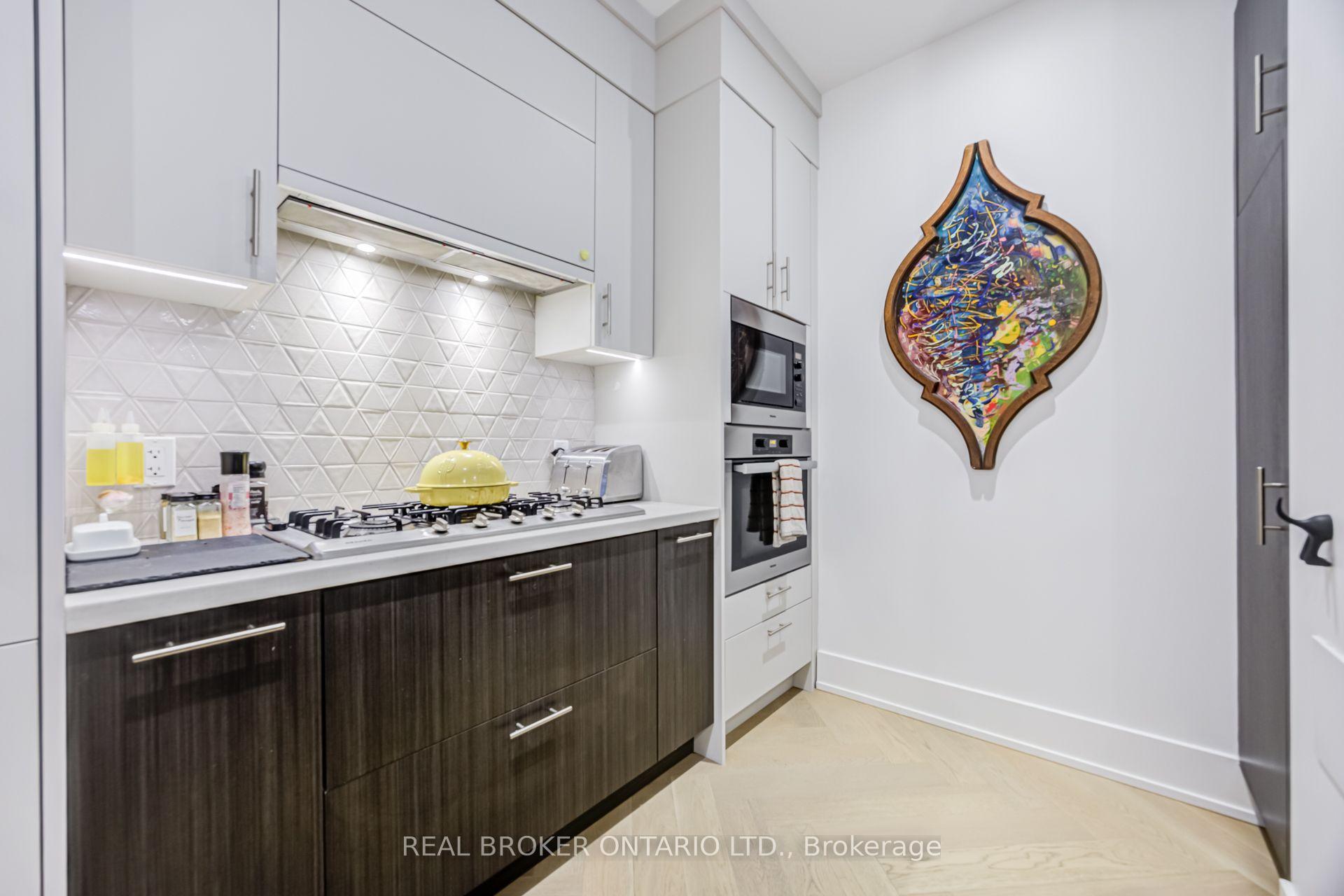 Photo 4 of Unit 916, 29 Queens Quay E, Toronto, Waterfront Communities — HOMEH