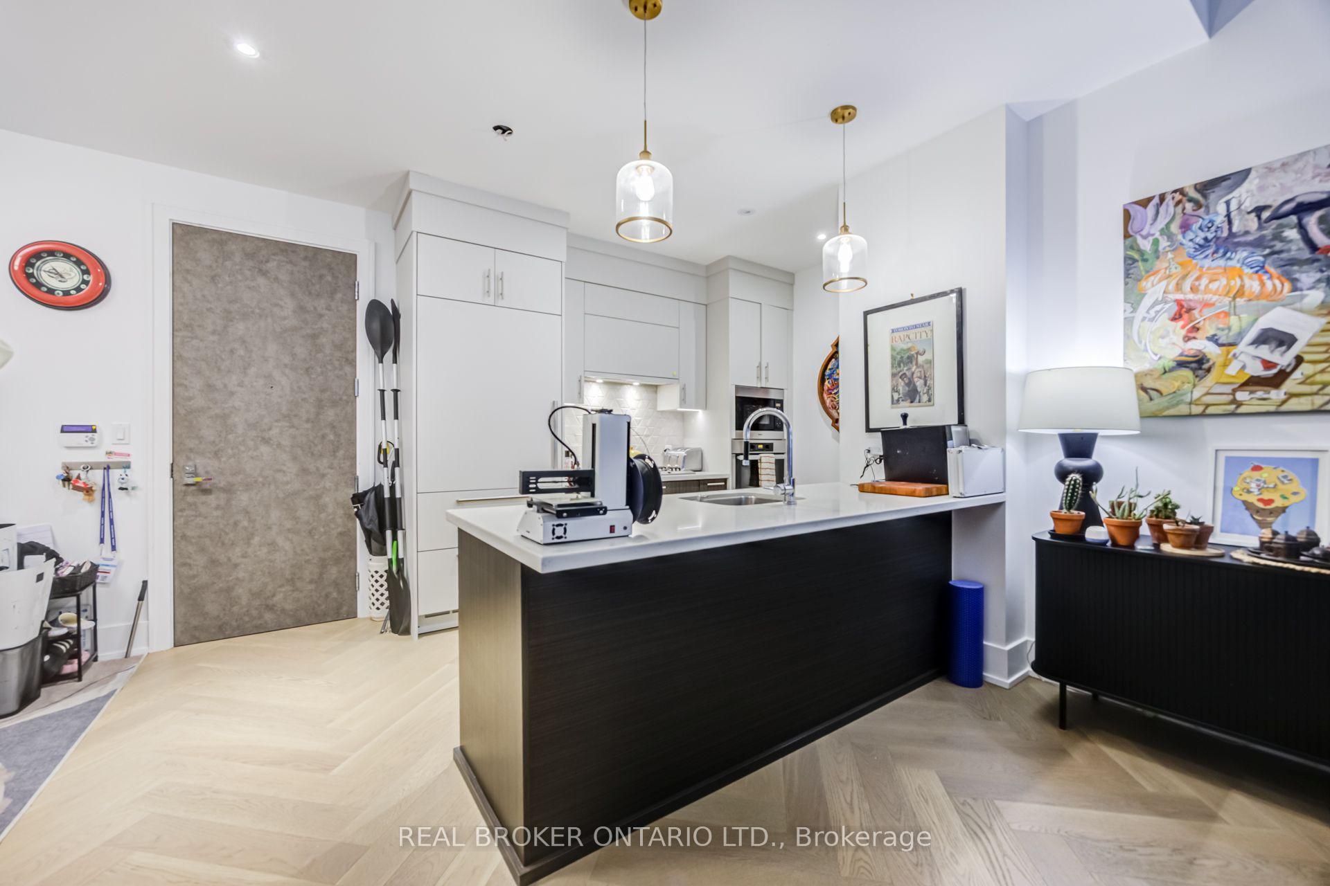 Photo 5 of Unit 916, 29 Queens Quay E, Toronto, Waterfront Communities — HOMEH
