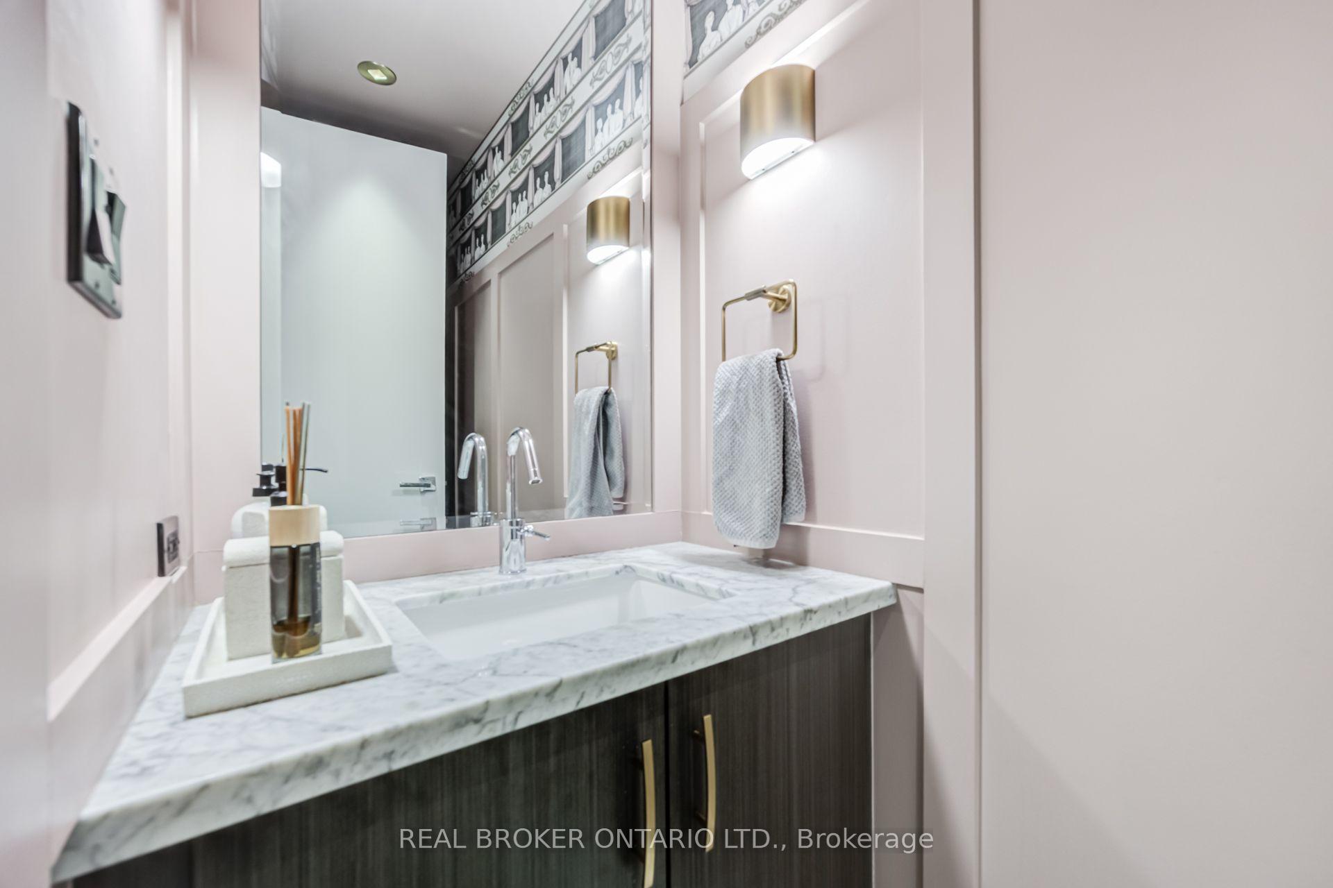 Photo 14 of Unit 916, 29 Queens Quay E, Toronto, Waterfront Communities — HOMEH
