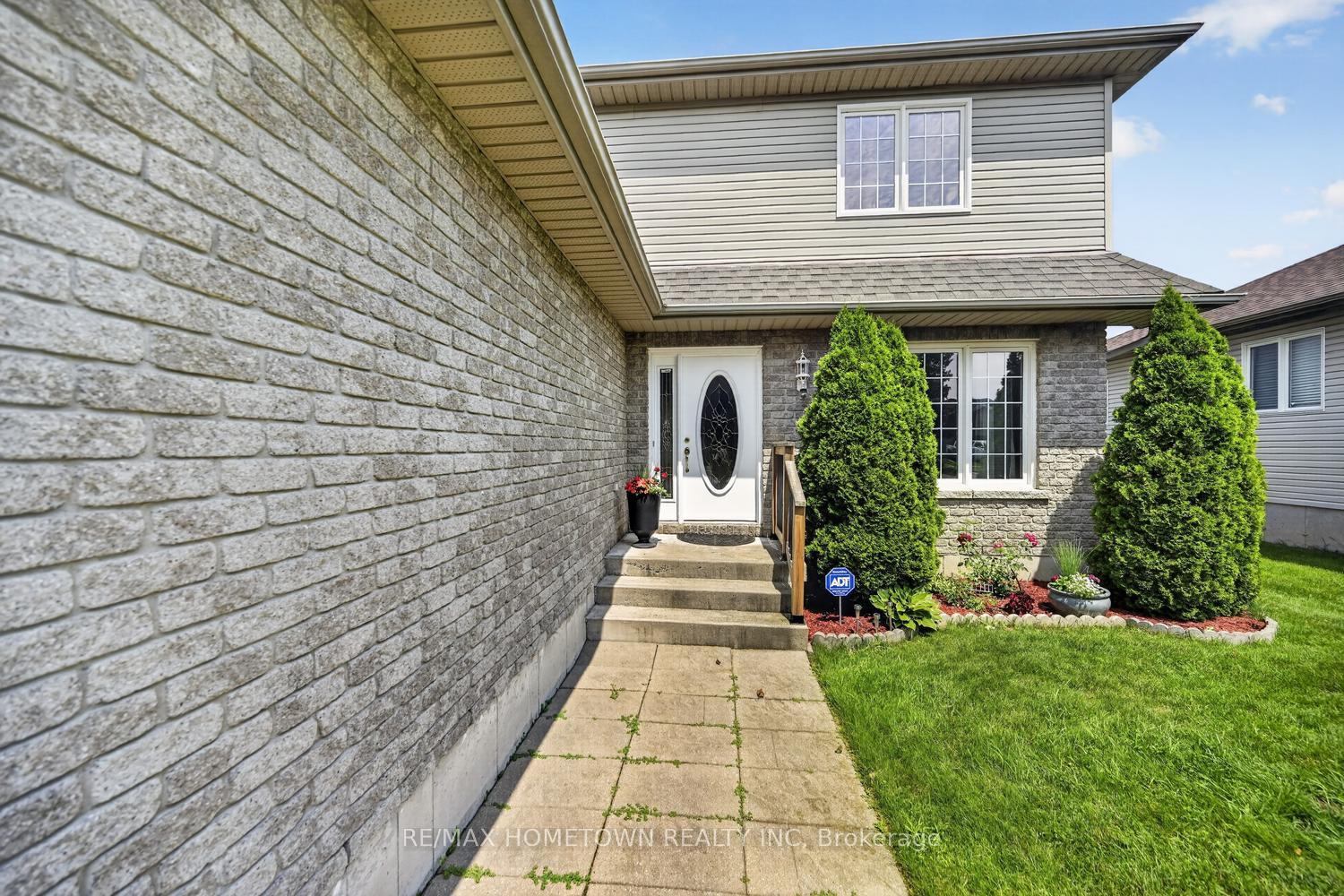 Photo 6 of 286 Beley Street, Brockville, Brockville — HOMEH