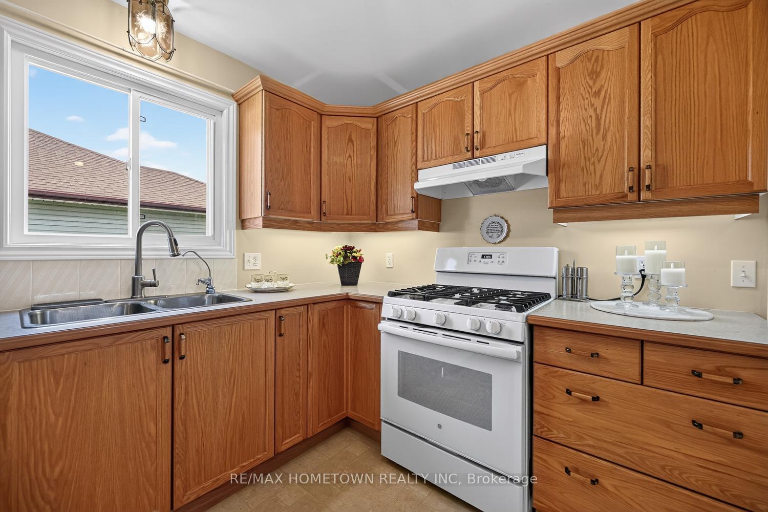 Photo 12 of 286 Beley Street, Brockville, Brockville — HOMEH