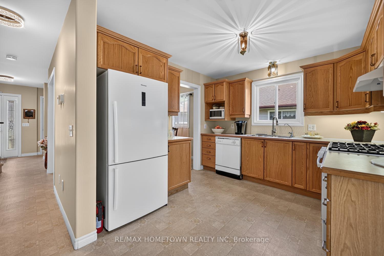 Photo 13 of 286 Beley Street, Brockville, Brockville — HOMEH