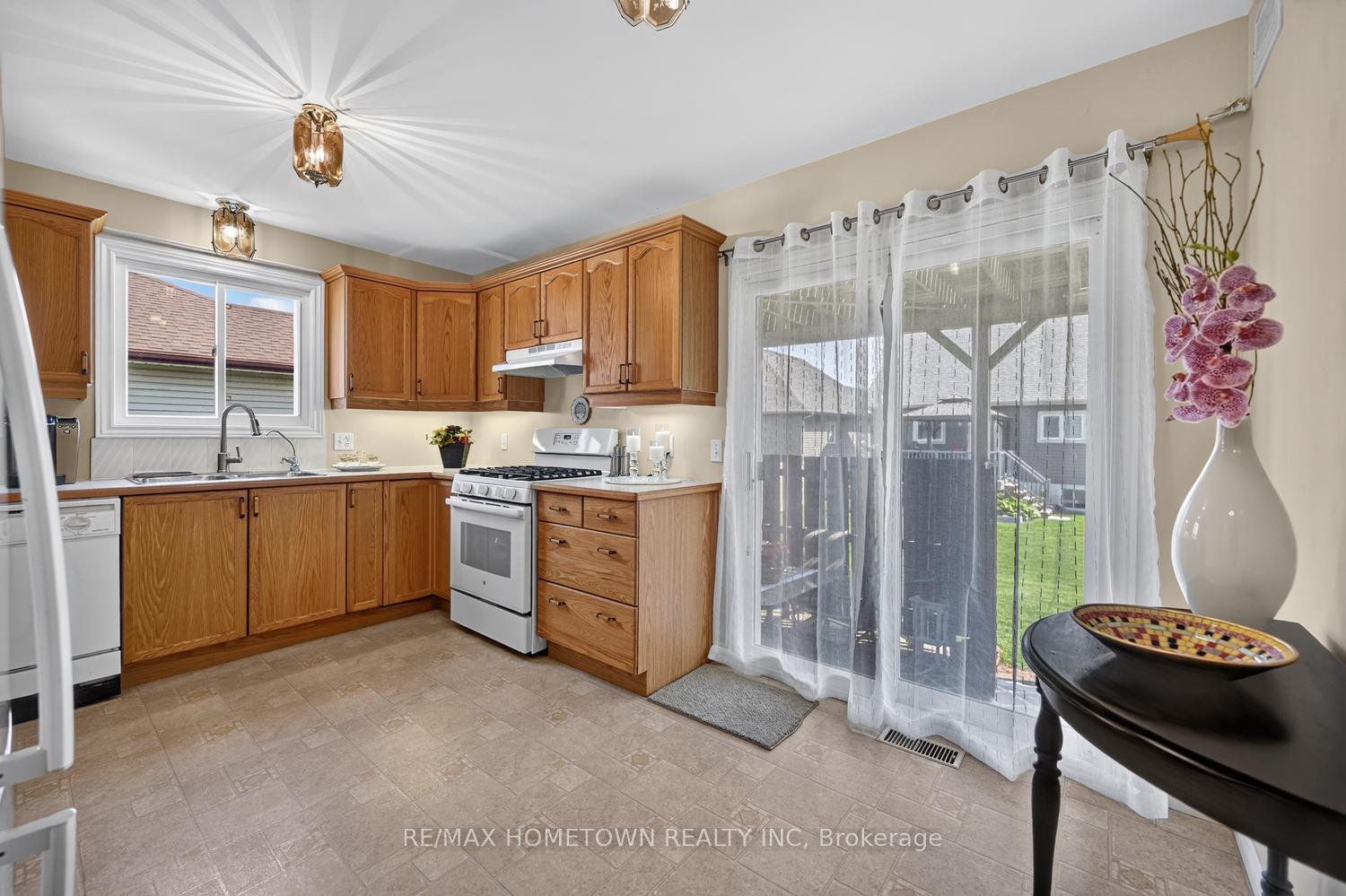 Photo 14 of 286 Beley Street, Brockville, Brockville — HOMEH