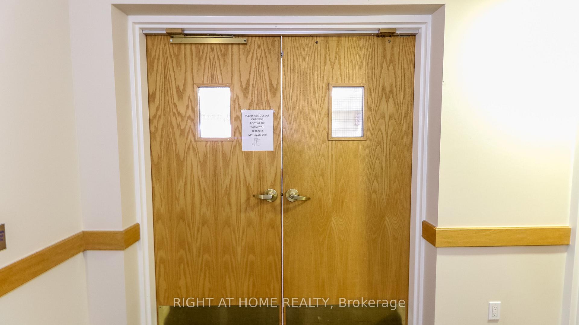 Photo 5 of Unit 404, 94 Dean Avenue, Barrie, Painswick South — HOMEH