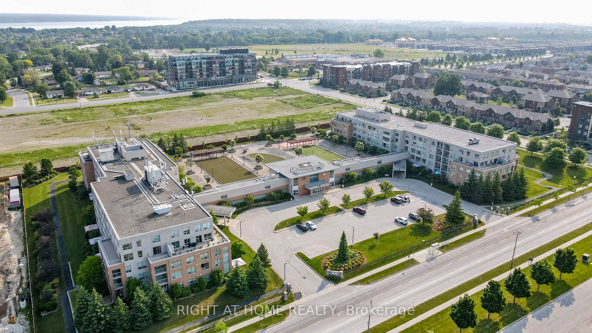 Photo 18 of Unit 404, 94 Dean Avenue, Barrie, Painswick South — HOMEH