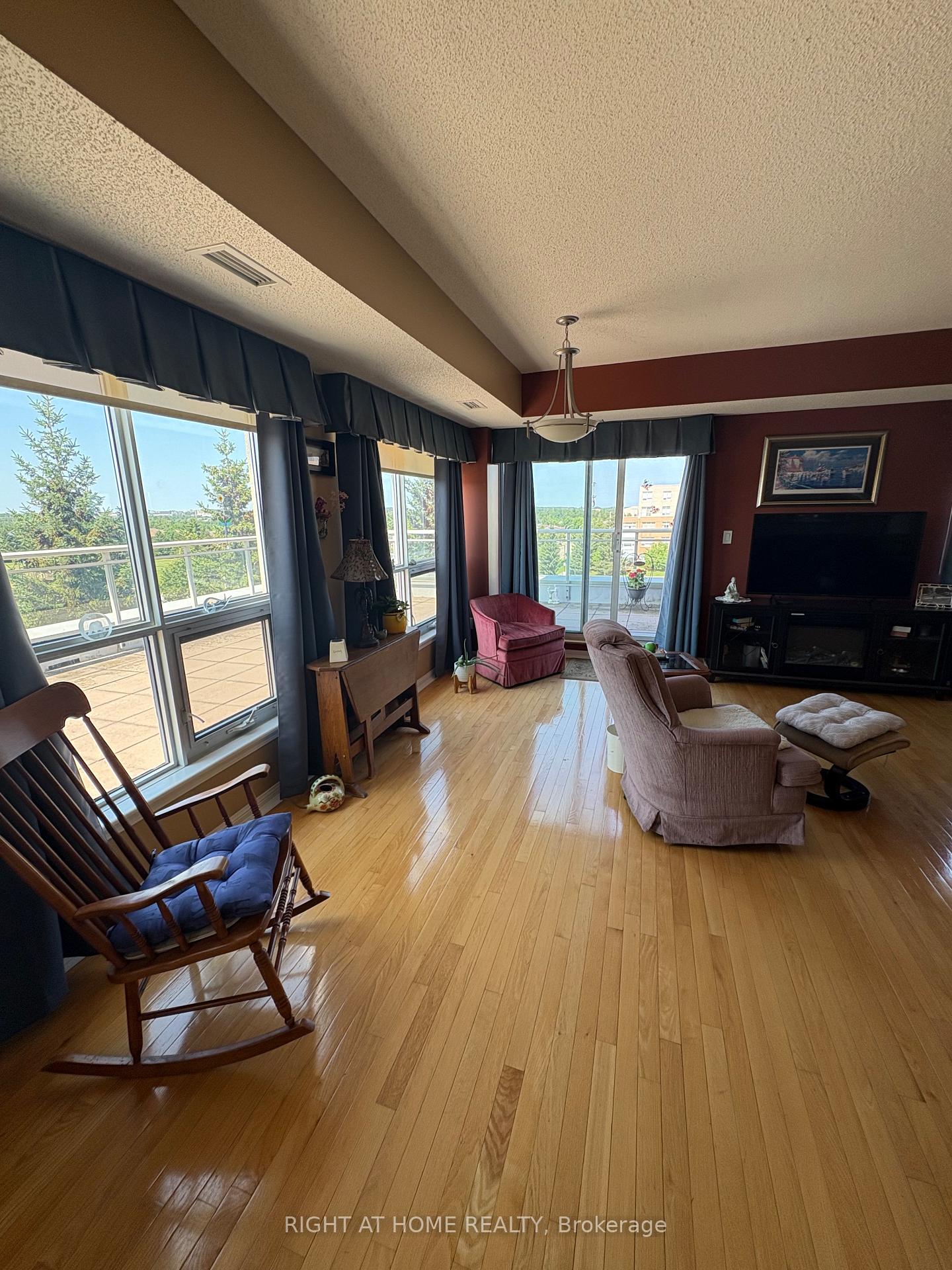 Photo 36 of Unit 404, 94 Dean Avenue, Barrie, Painswick South — HOMEH