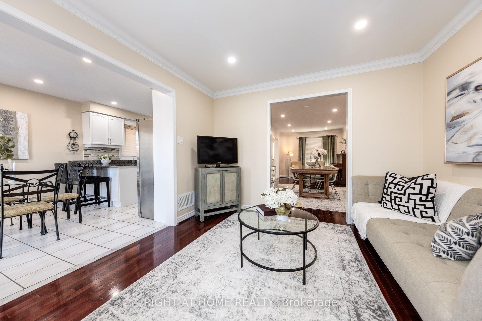 Photo 11 of 1552 Otonabee Drive, Pickering, Amberlea — HOMEH