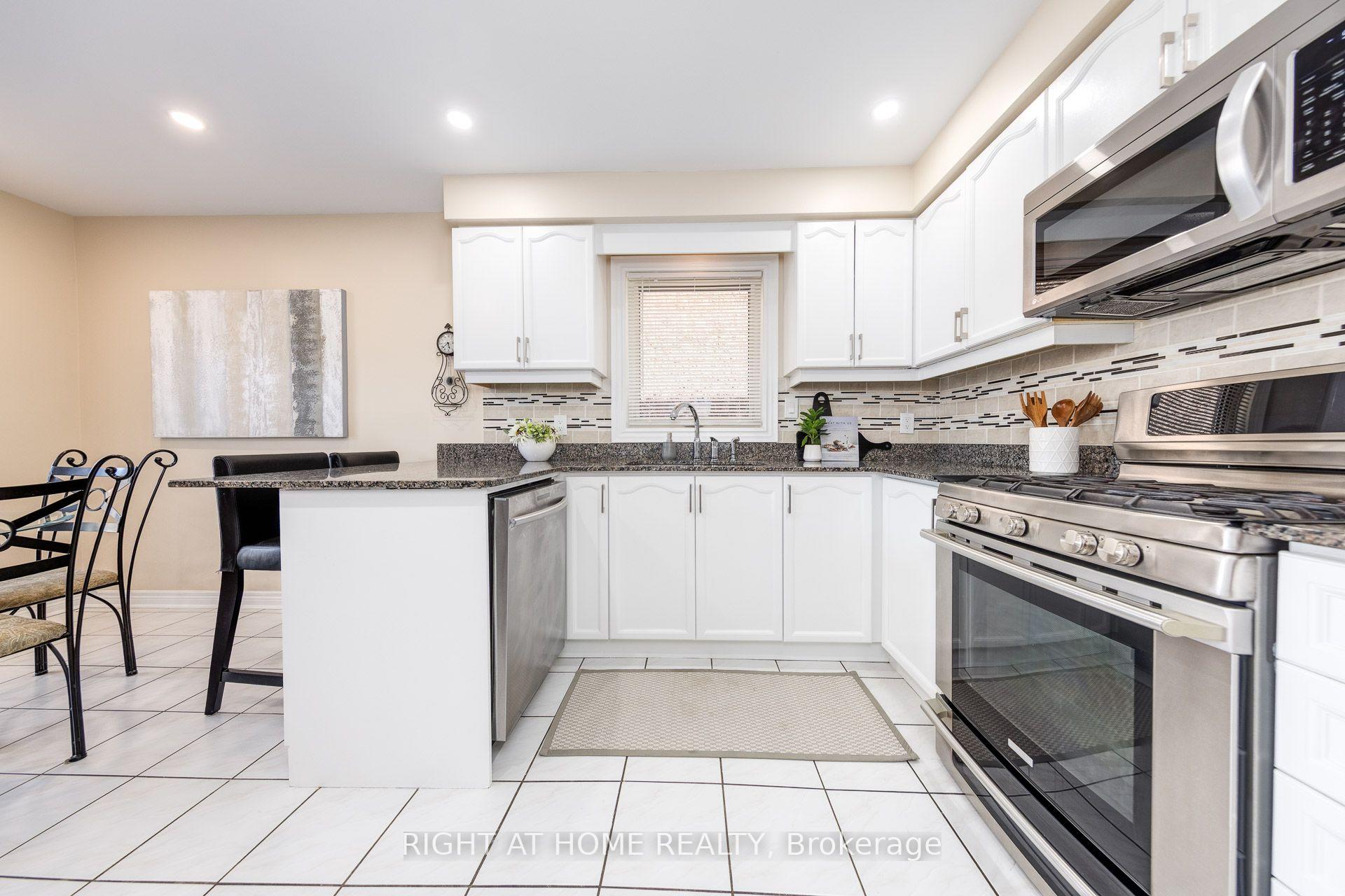 Photo 12 of 1552 Otonabee Drive, Pickering, Amberlea — HOMEH