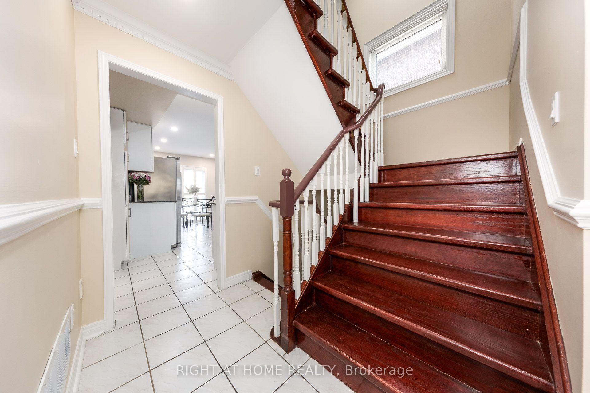 Photo 17 of 1552 Otonabee Drive, Pickering, Amberlea — HOMEH
