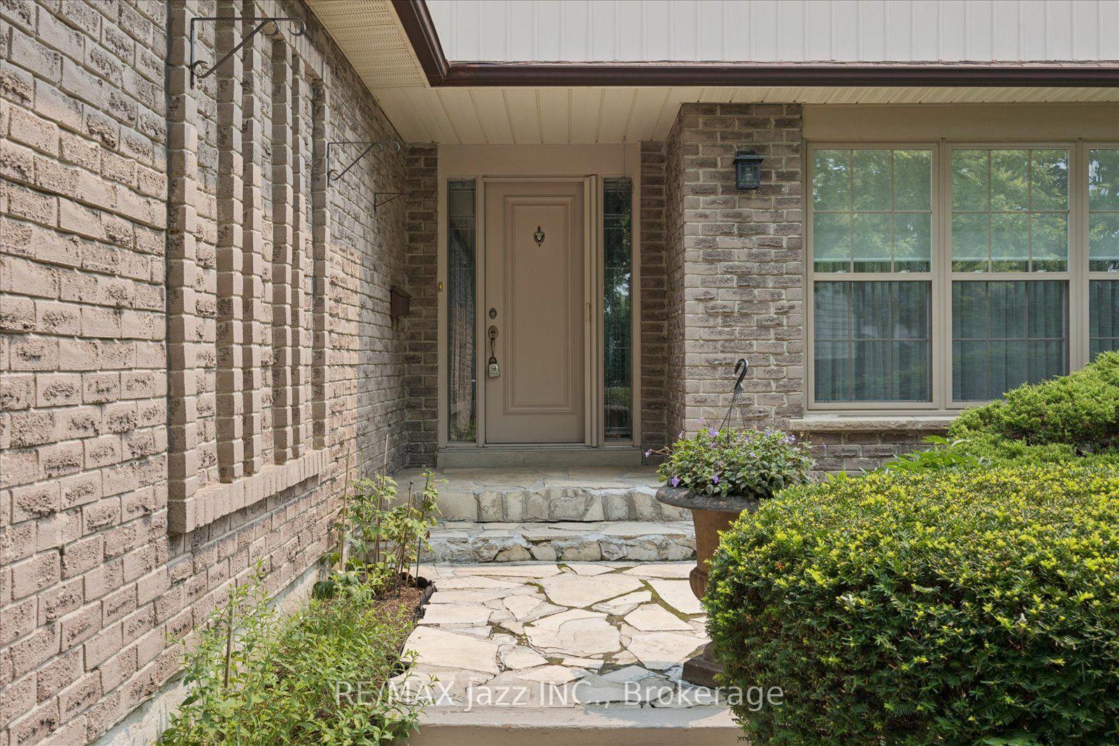 Photo 2 of 38 Trinity Crescent, Whitby, Pringle Creek — HOMEH