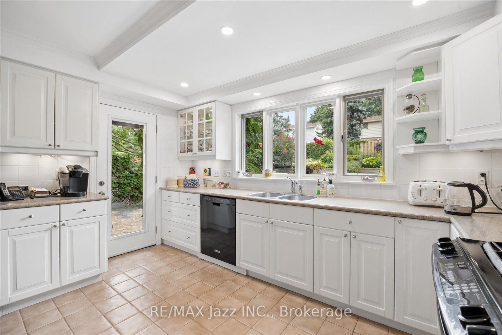 Photo 10 of 38 Trinity Crescent, Whitby, Pringle Creek — HOMEH