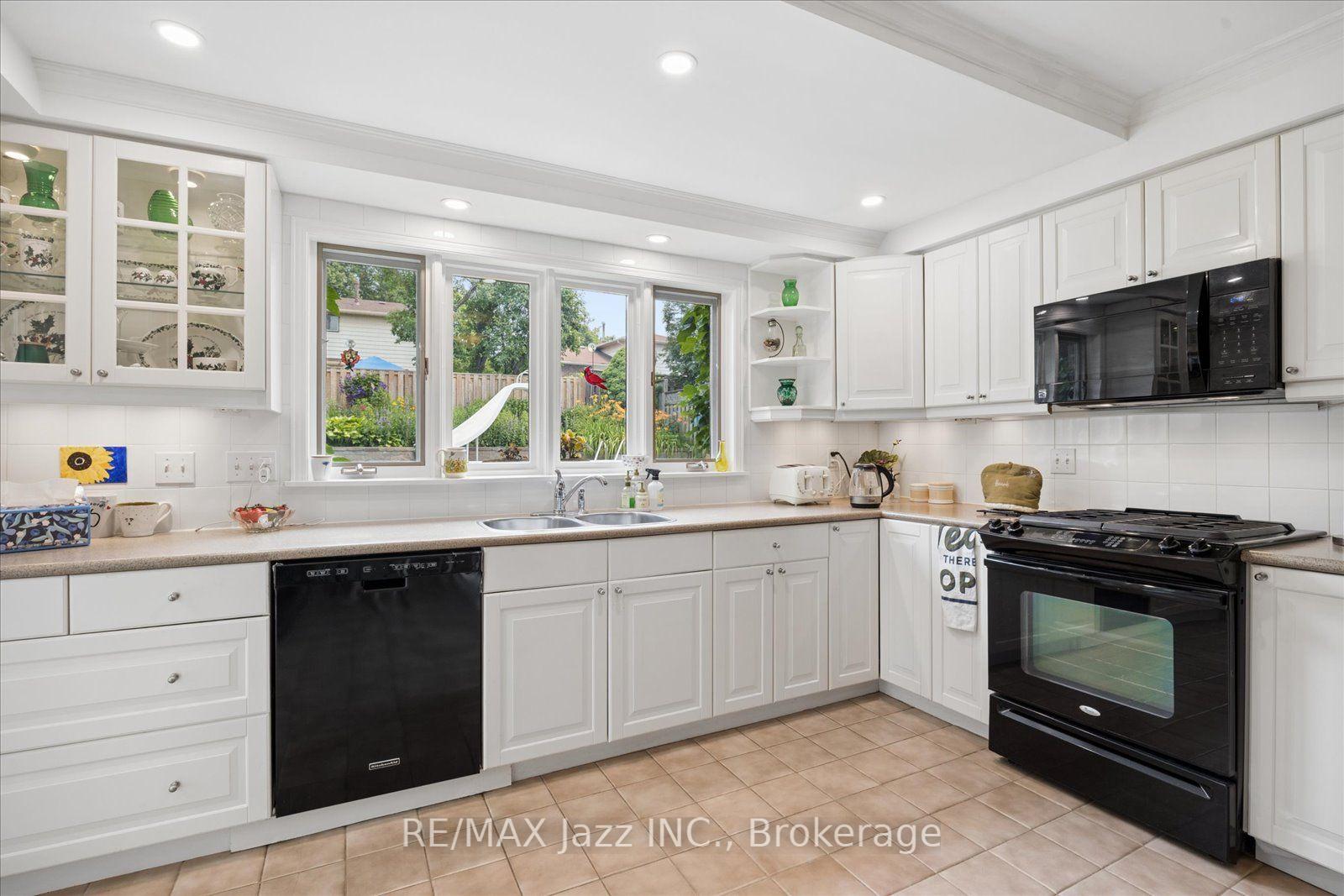 Photo 11 of 38 Trinity Crescent, Whitby, Pringle Creek — HOMEH