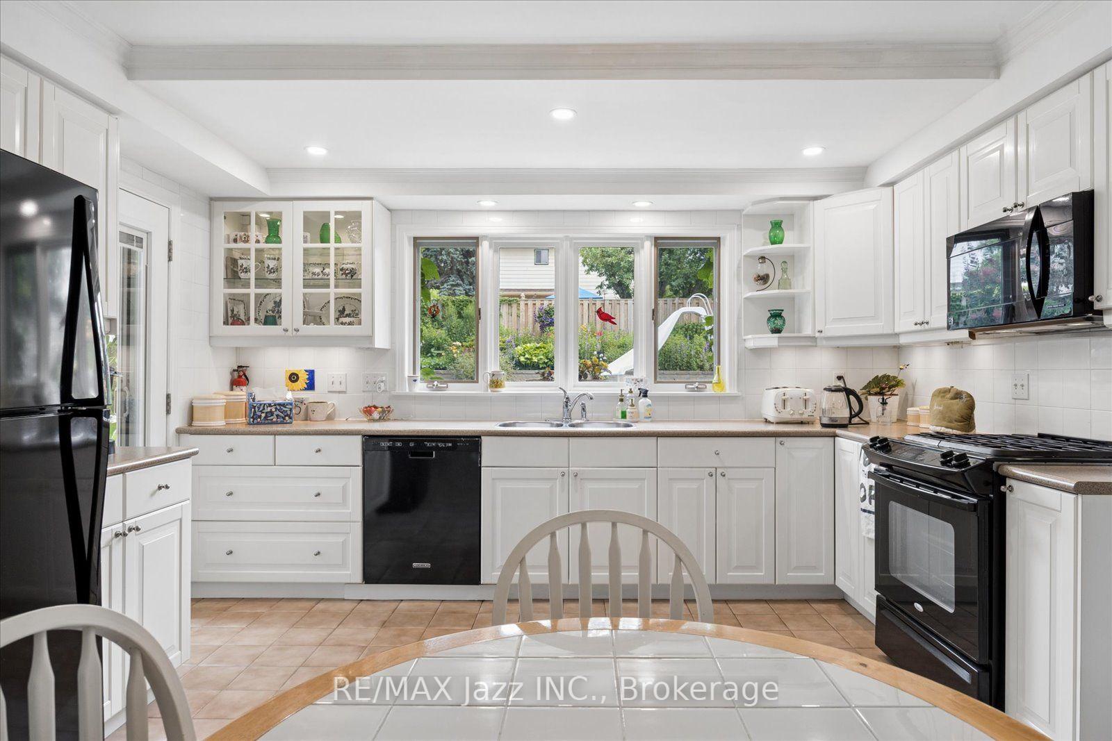 Photo 12 of 38 Trinity Crescent, Whitby, Pringle Creek — HOMEH