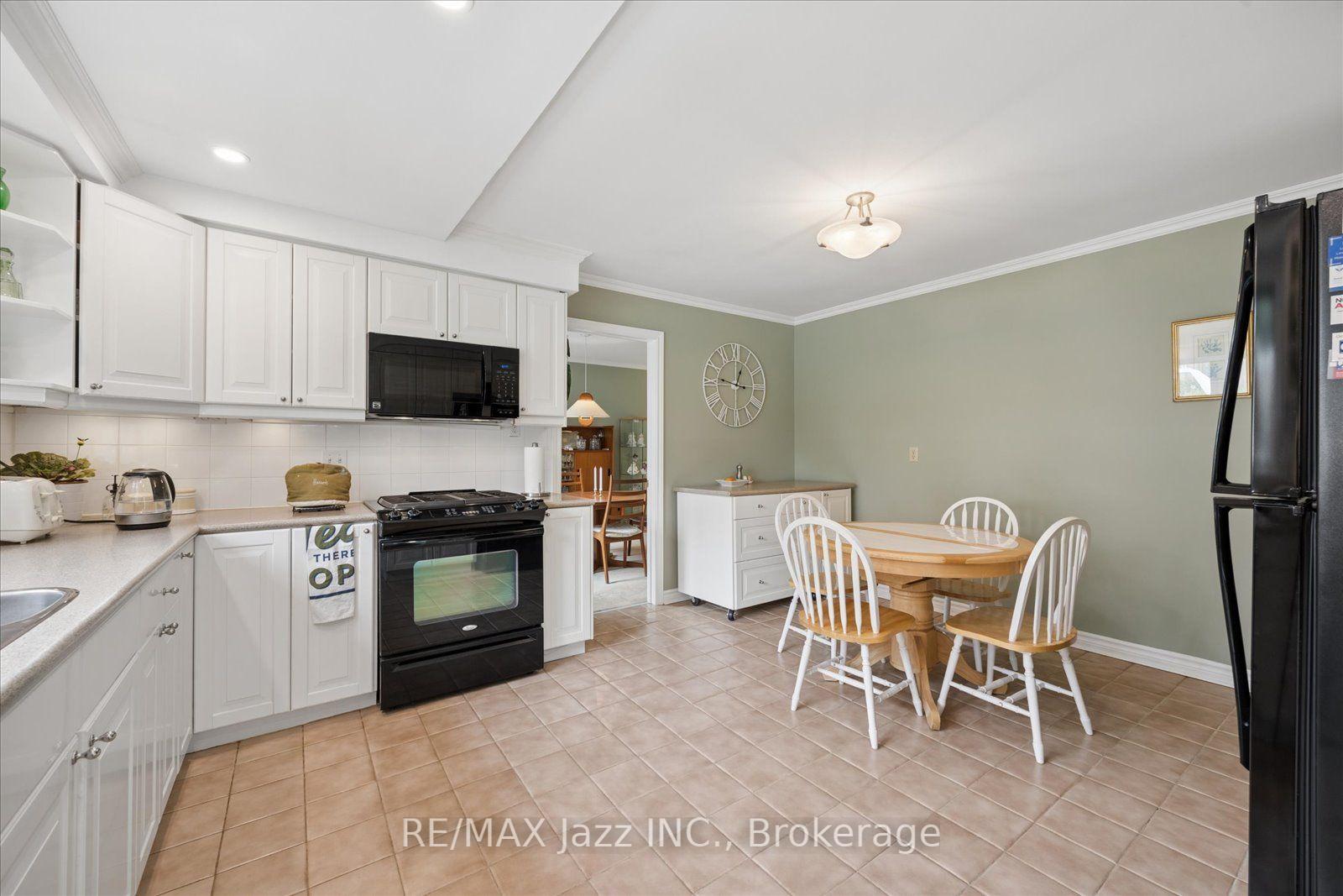 Photo 13 of 38 Trinity Crescent, Whitby, Pringle Creek — HOMEH