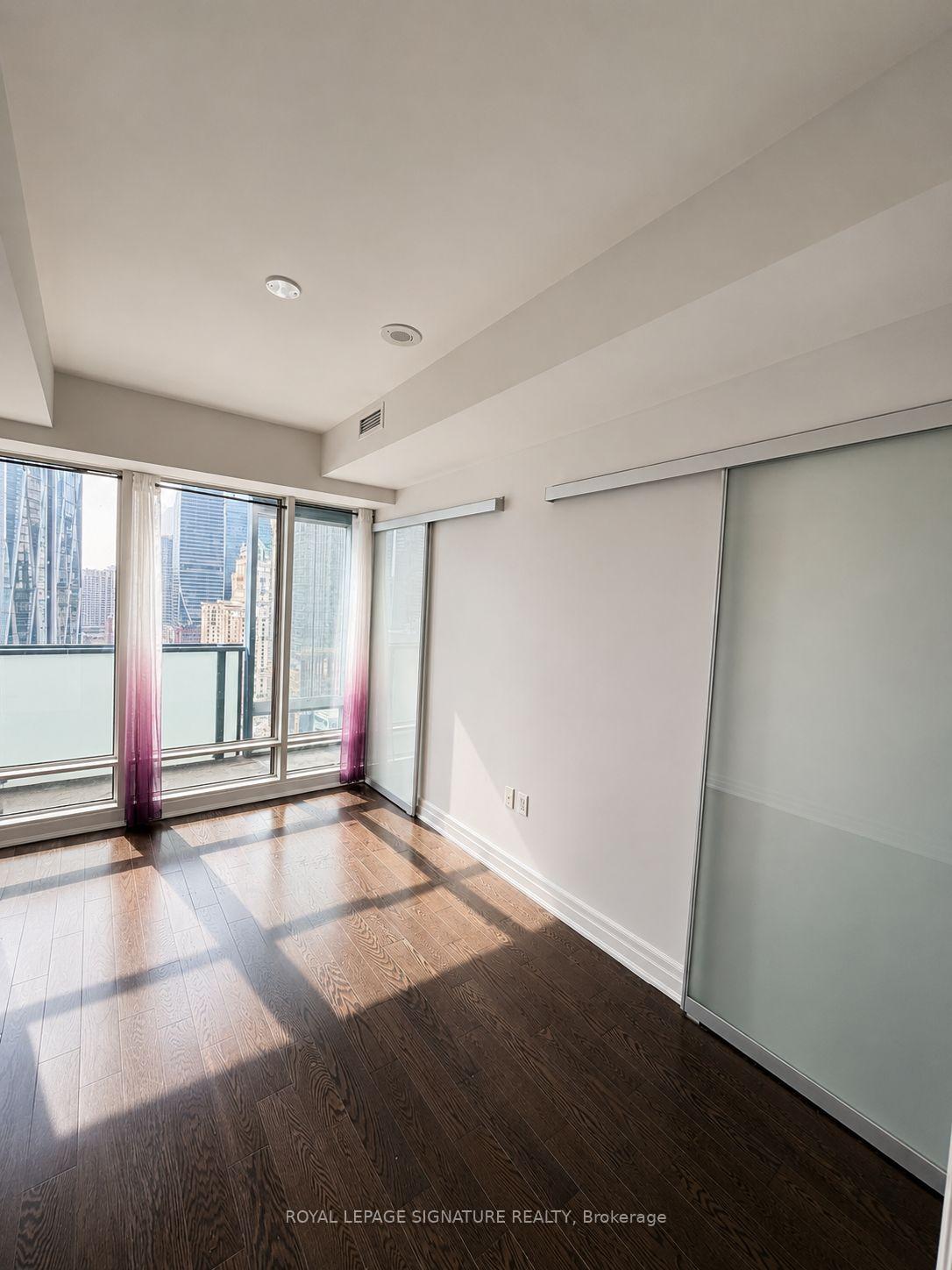 Photo 10 of Unit 2403, 8 The Esplanade, Toronto, Waterfront Communities — HOMEH