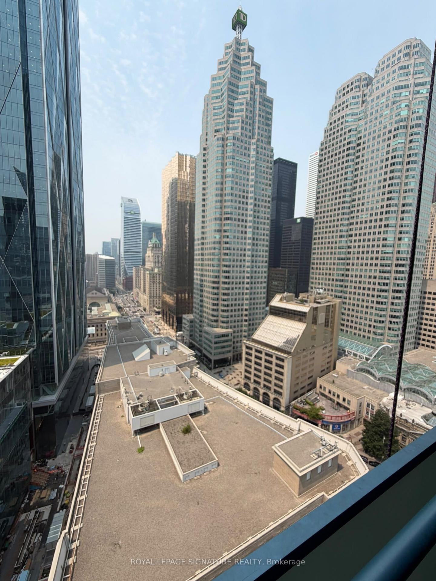 Photo 11 of Unit 2403, 8 The Esplanade, Toronto, Waterfront Communities — HOMEH
