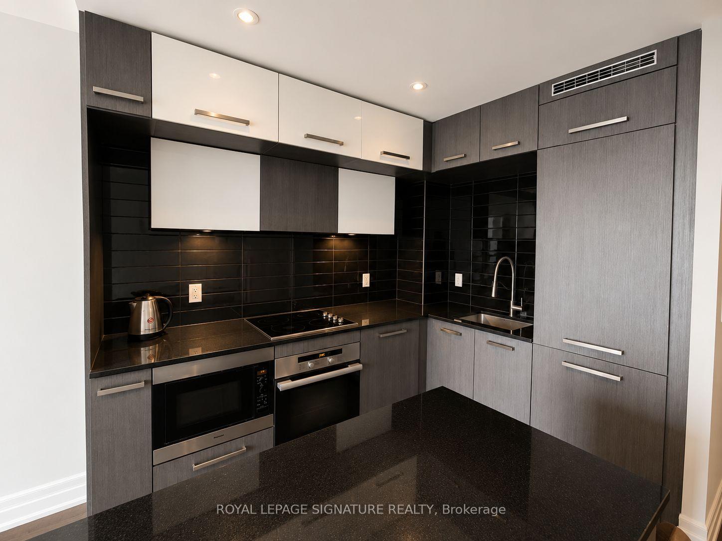 Photo 12 of Unit 2403, 8 The Esplanade, Toronto, Waterfront Communities — HOMEH