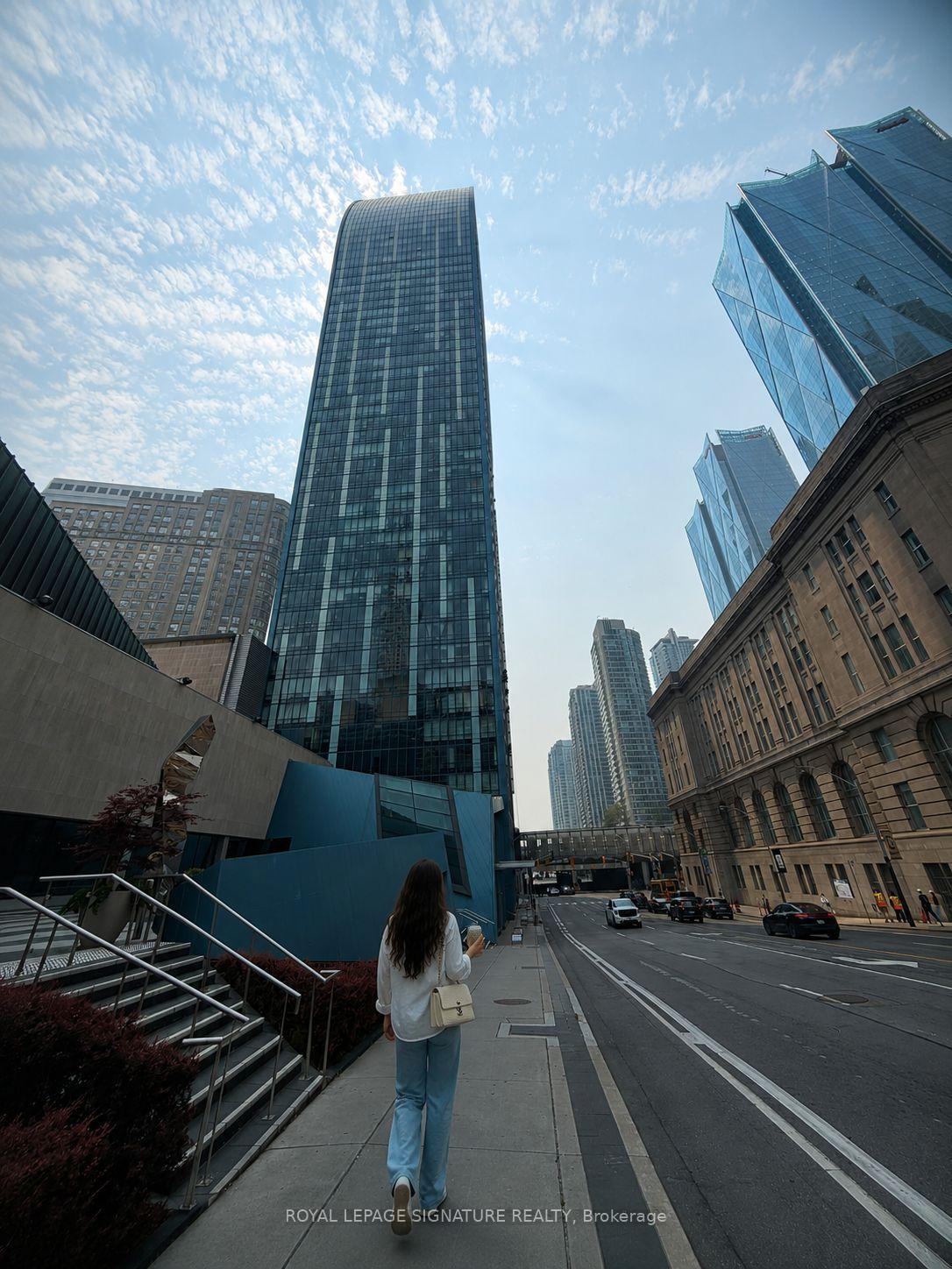 Photo 13 of Unit 2403, 8 The Esplanade, Toronto, Waterfront Communities — HOMEH