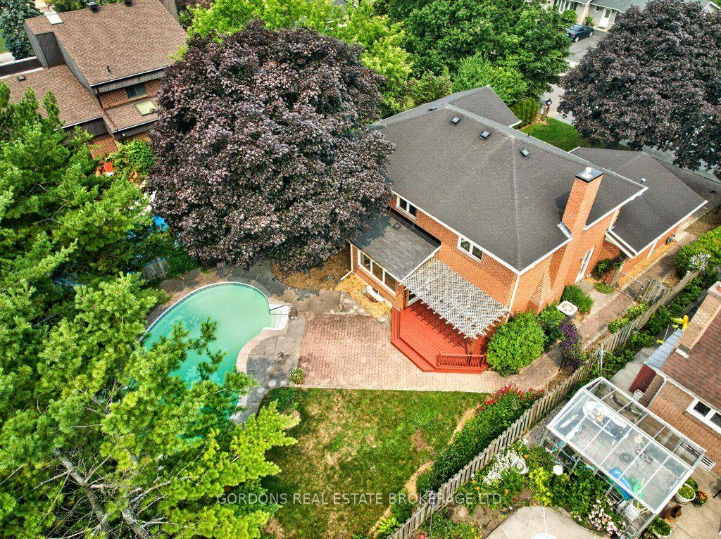 Photo 3 of 24 Nottingham Place, Kingston, West of Sir John A. Blvd — HOMEH