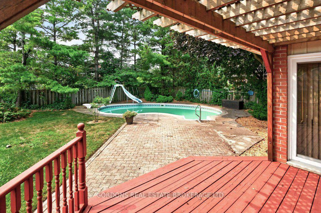 Photo 6 of 24 Nottingham Place, Kingston, West of Sir John A. Blvd — HOMEH