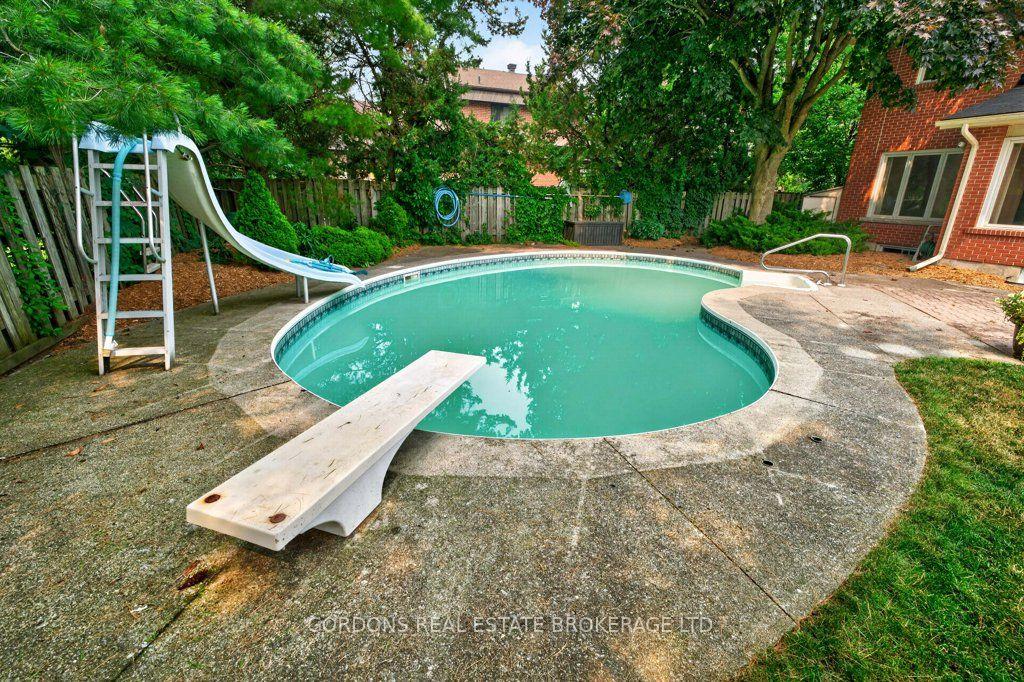 Photo 8 of 24 Nottingham Place, Kingston, West of Sir John A. Blvd — HOMEH