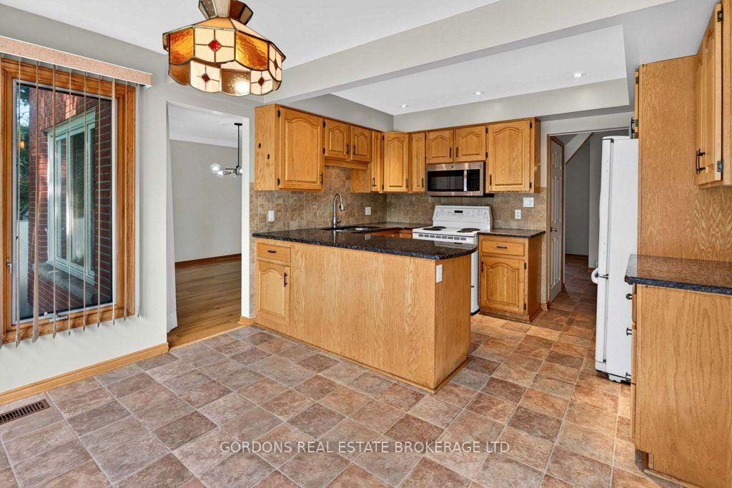 Photo 18 of 24 Nottingham Place, Kingston, West of Sir John A. Blvd — HOMEH