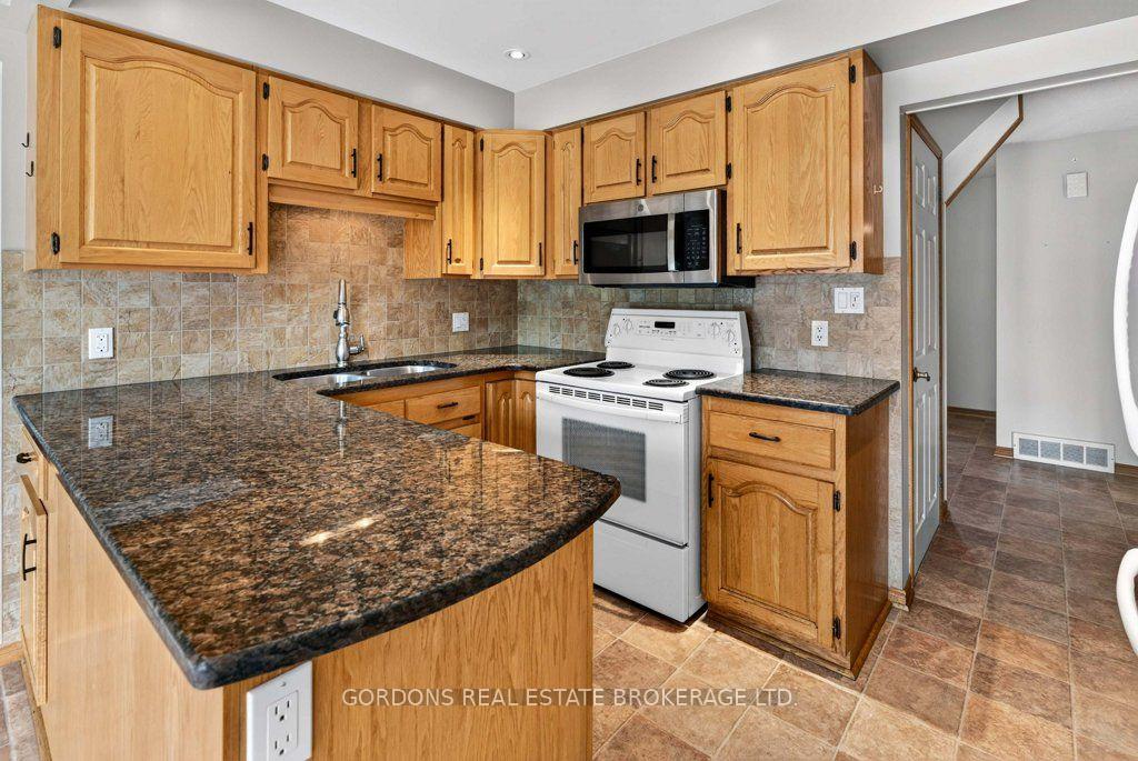 Photo 19 of 24 Nottingham Place, Kingston, West of Sir John A. Blvd — HOMEH