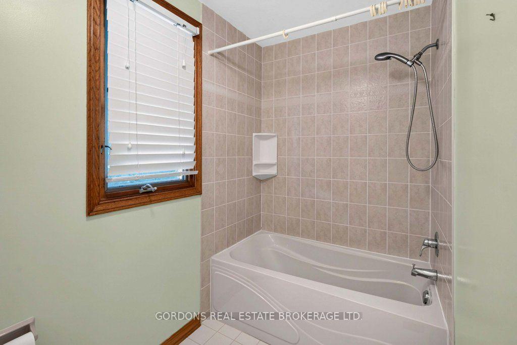 Photo 40 of 24 Nottingham Place, Kingston, West of Sir John A. Blvd — HOMEH