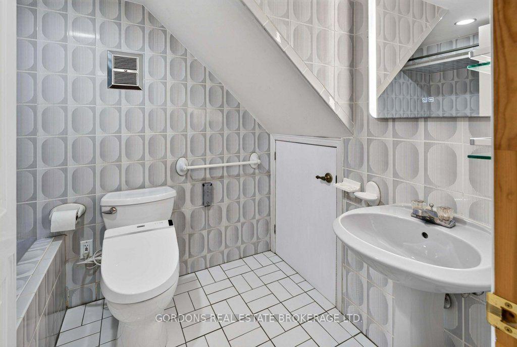 Photo 46 of 24 Nottingham Place, Kingston, West of Sir John A. Blvd — HOMEH