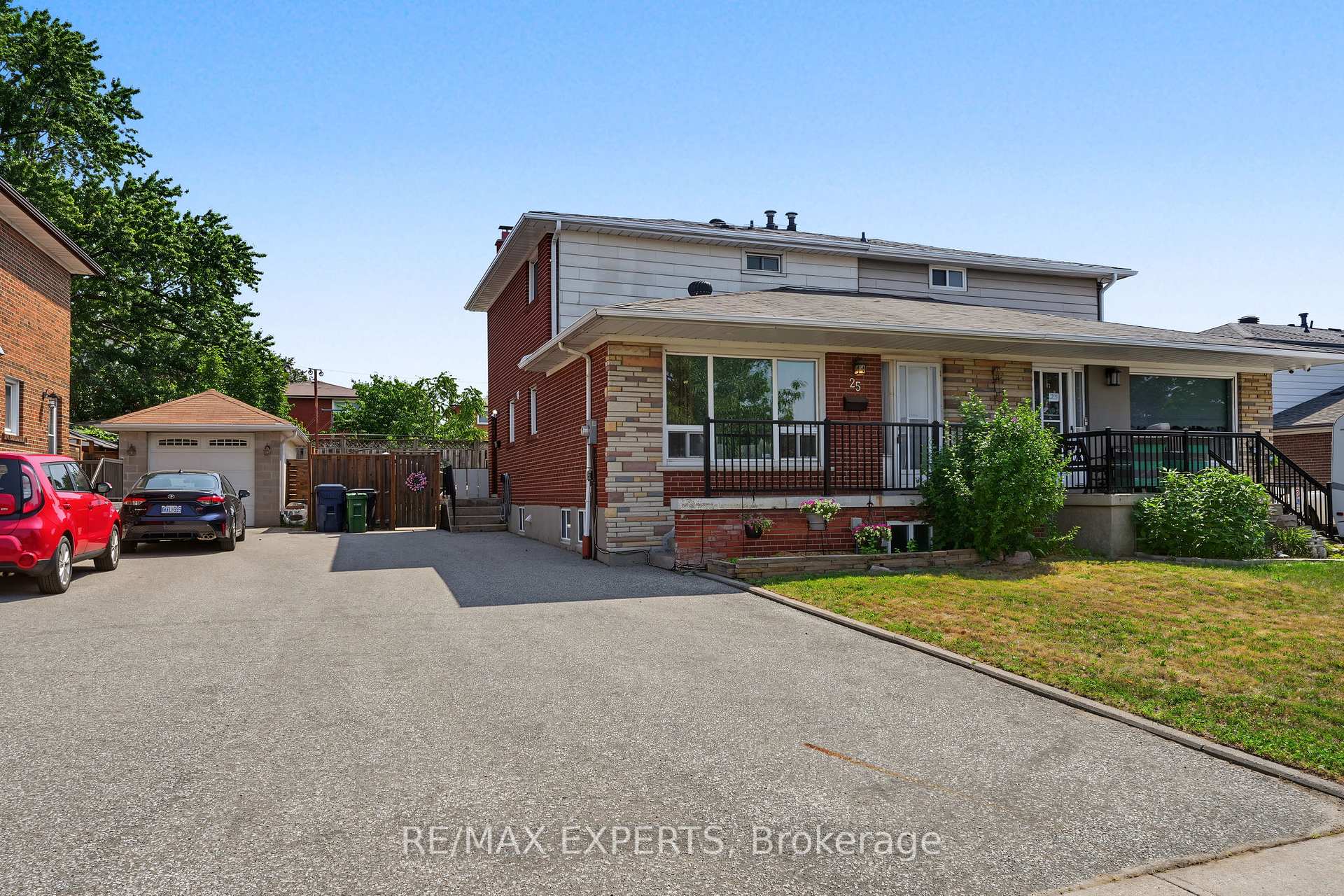 Photo 1 of 25 Riverton Drive, North York, Humber Summit — HOMEH