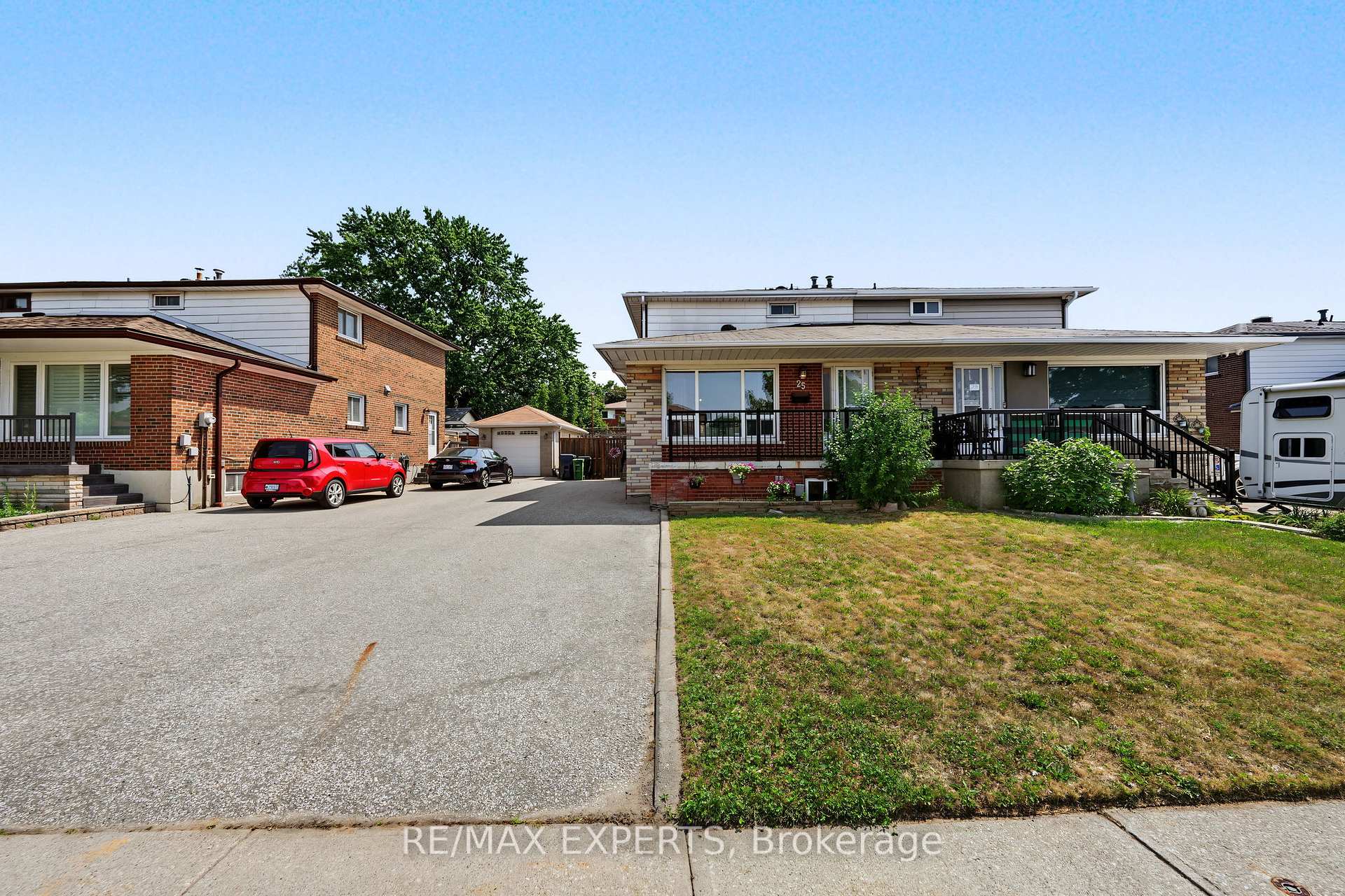 Photo 2 of 25 Riverton Drive, North York, Humber Summit — HOMEH