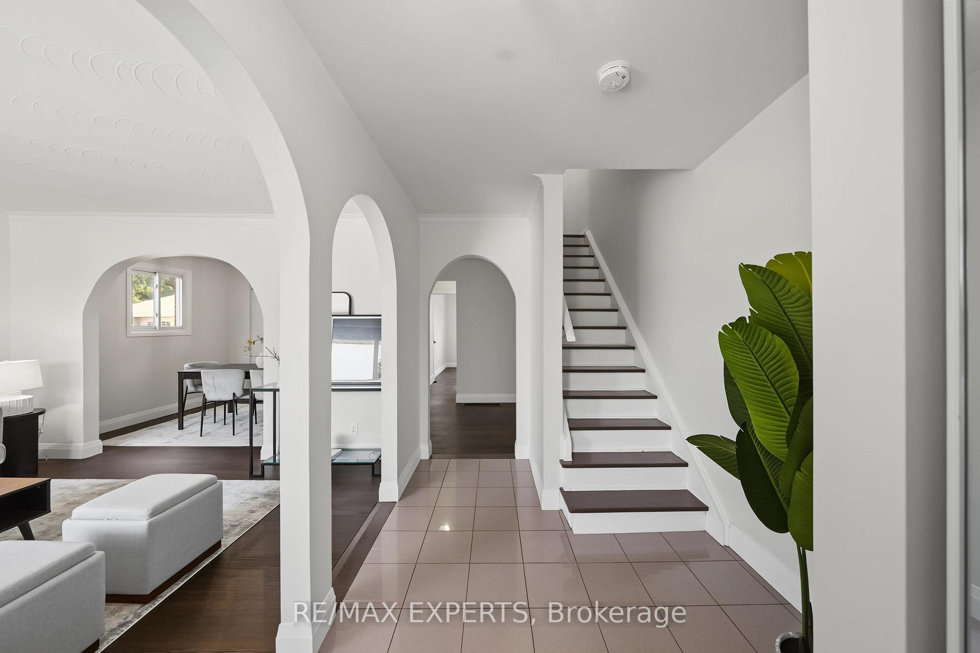 Photo 5 of 25 Riverton Drive, North York, Humber Summit — HOMEH