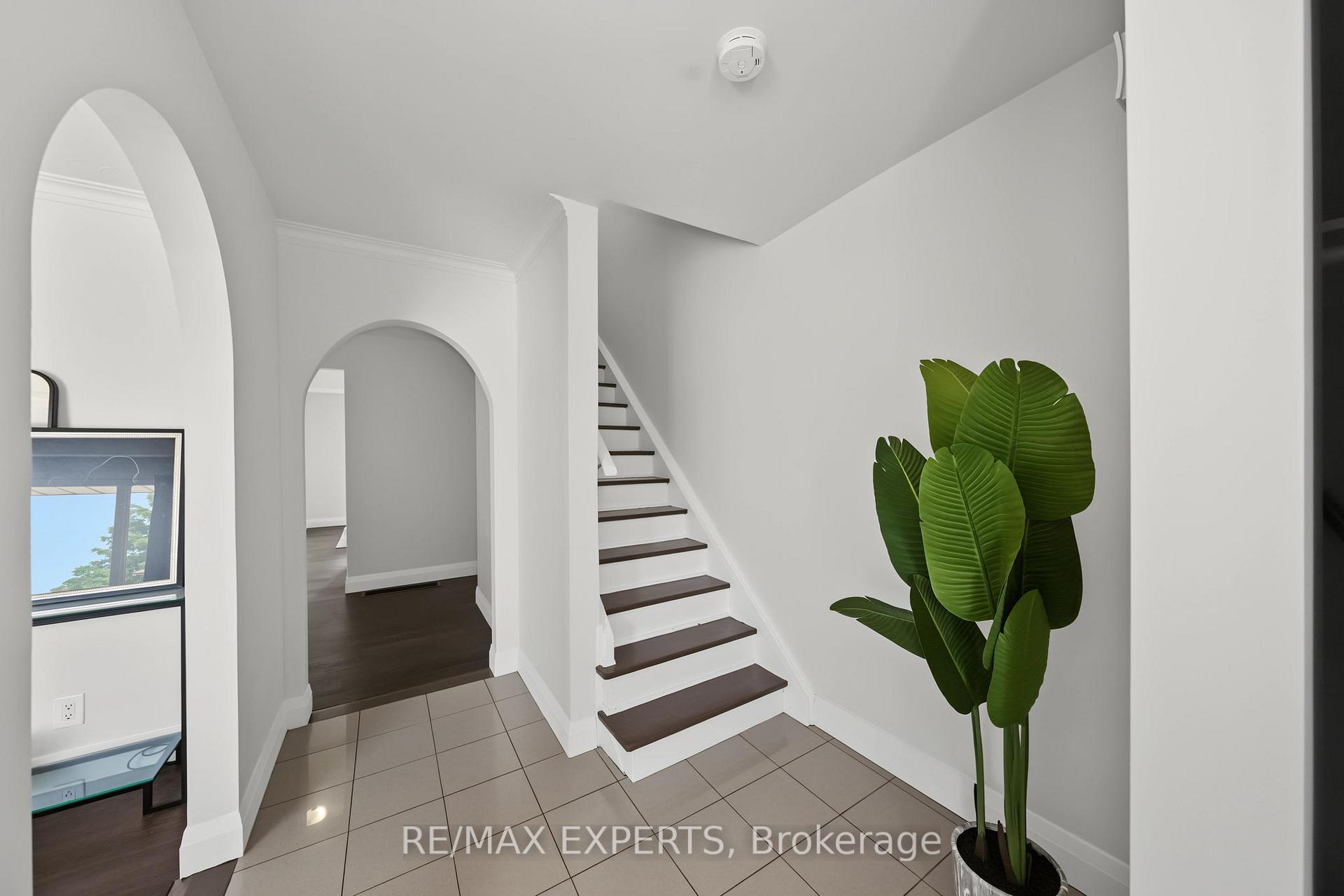 Photo 6 of 25 Riverton Drive, North York, Humber Summit — HOMEH