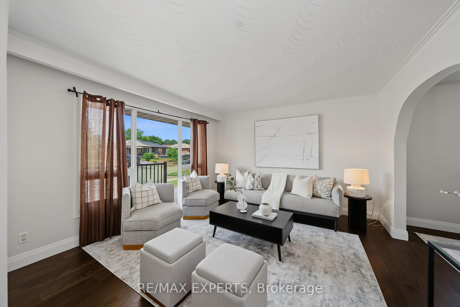 Photo 8 of 25 Riverton Drive, North York, Humber Summit — HOMEH