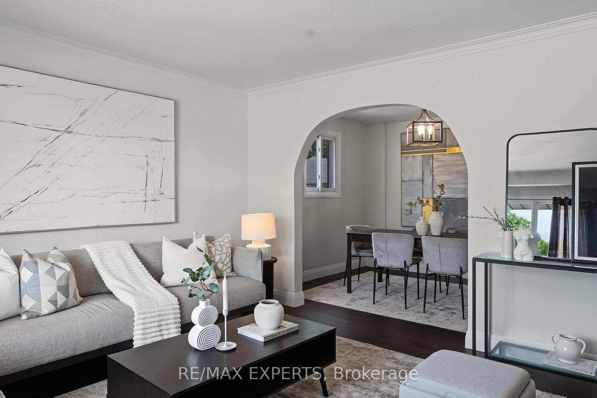 Photo 10 of 25 Riverton Drive, North York, Humber Summit — HOMEH