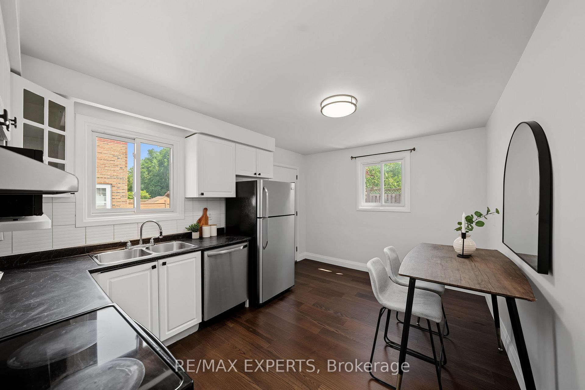 Photo 16 of 25 Riverton Drive, North York, Humber Summit — HOMEH