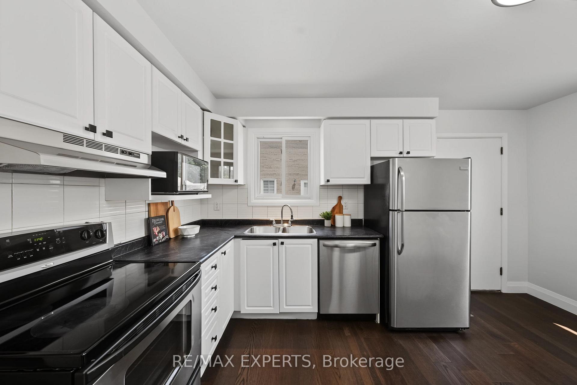 Photo 17 of 25 Riverton Drive, North York, Humber Summit — HOMEH