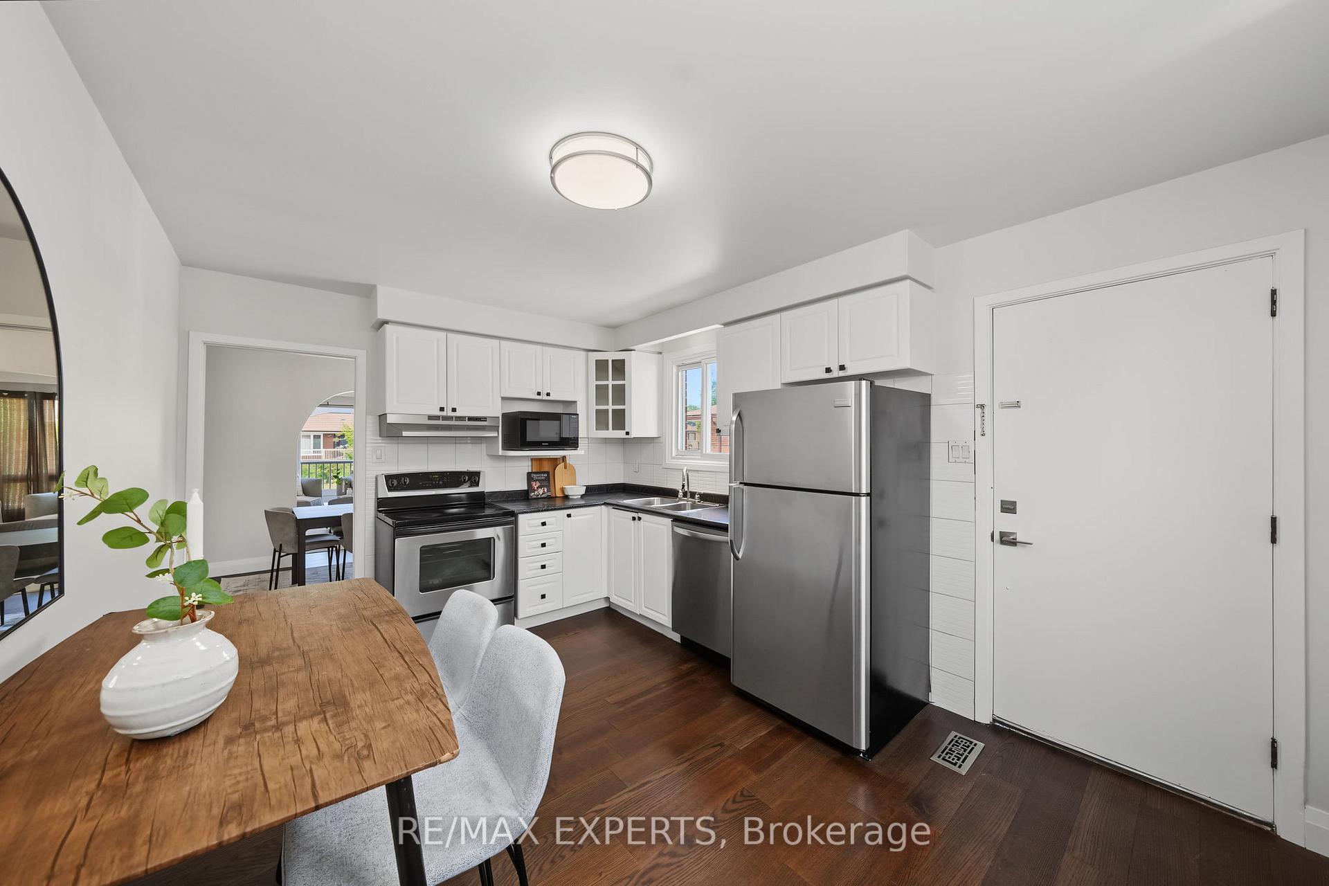 Photo 20 of 25 Riverton Drive, North York, Humber Summit — HOMEH
