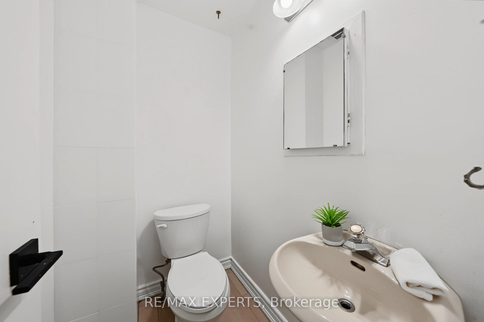 Photo 22 of 25 Riverton Drive, North York, Humber Summit — HOMEH