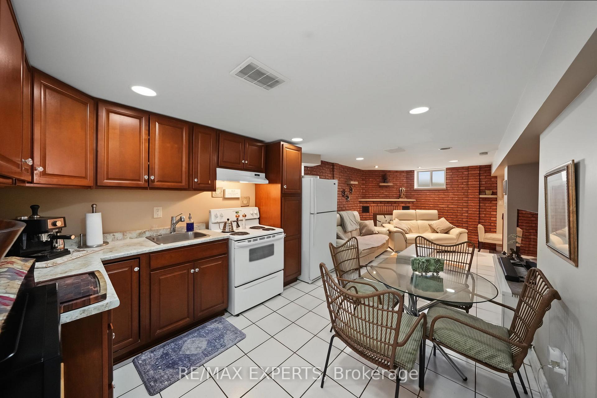 Photo 31 of 25 Riverton Drive, North York, Humber Summit — HOMEH