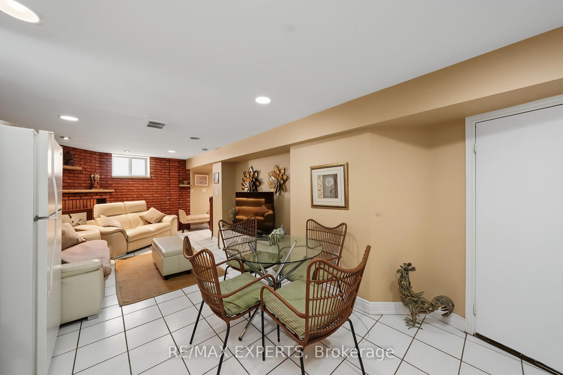 Photo 33 of 25 Riverton Drive, North York, Humber Summit — HOMEH