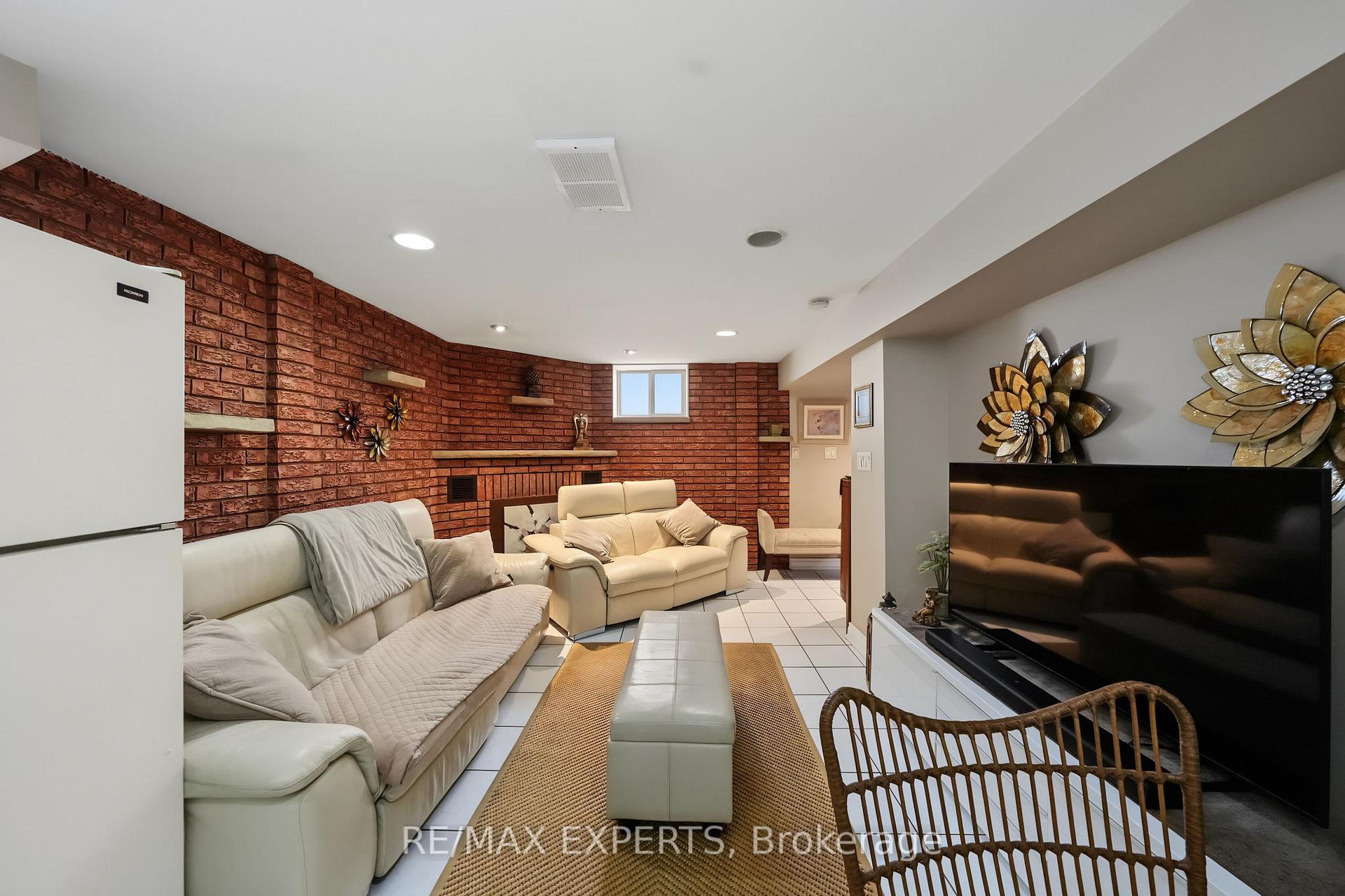 Photo 34 of 25 Riverton Drive, North York, Humber Summit — HOMEH