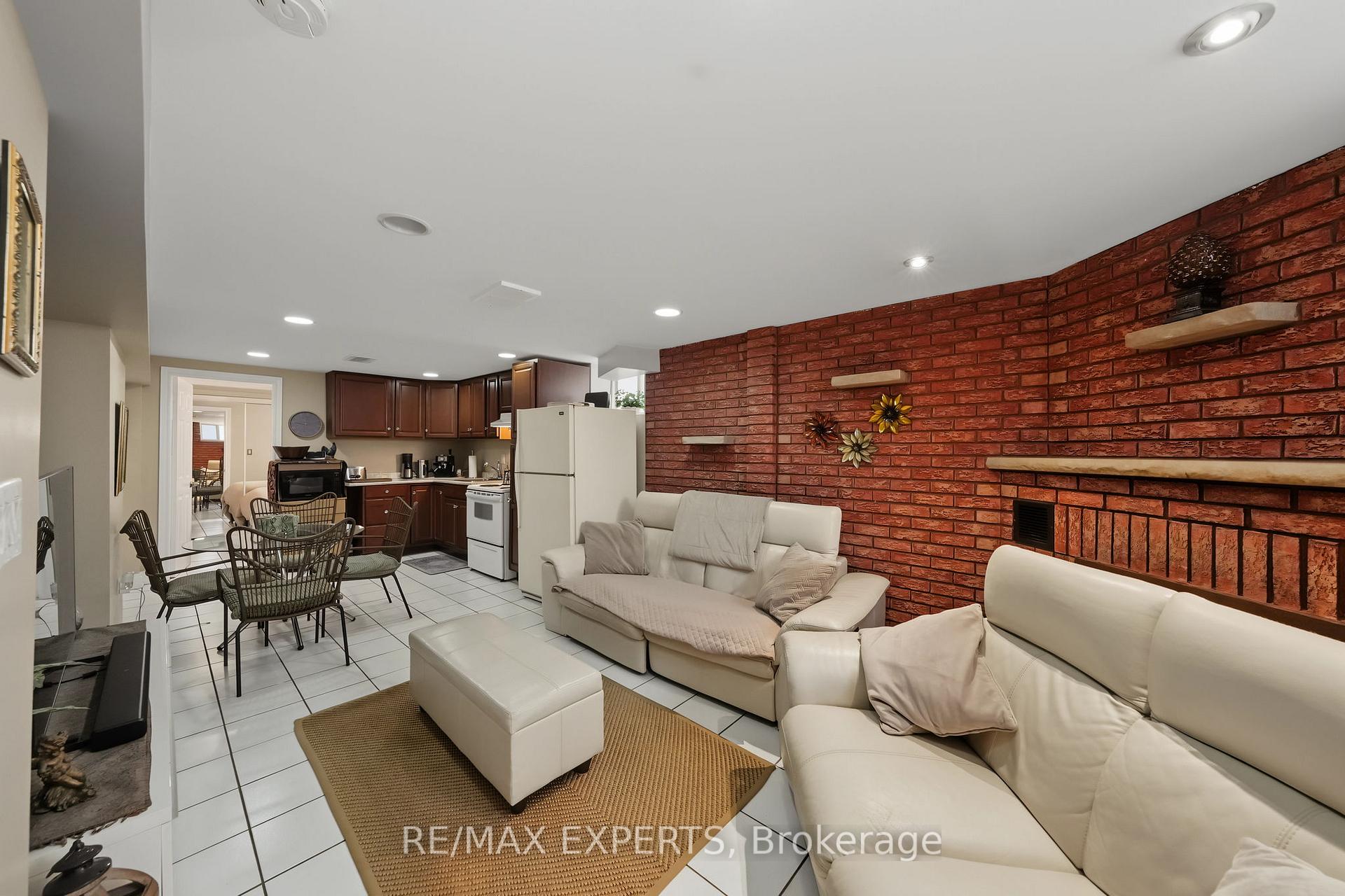 Photo 36 of 25 Riverton Drive, North York, Humber Summit — HOMEH