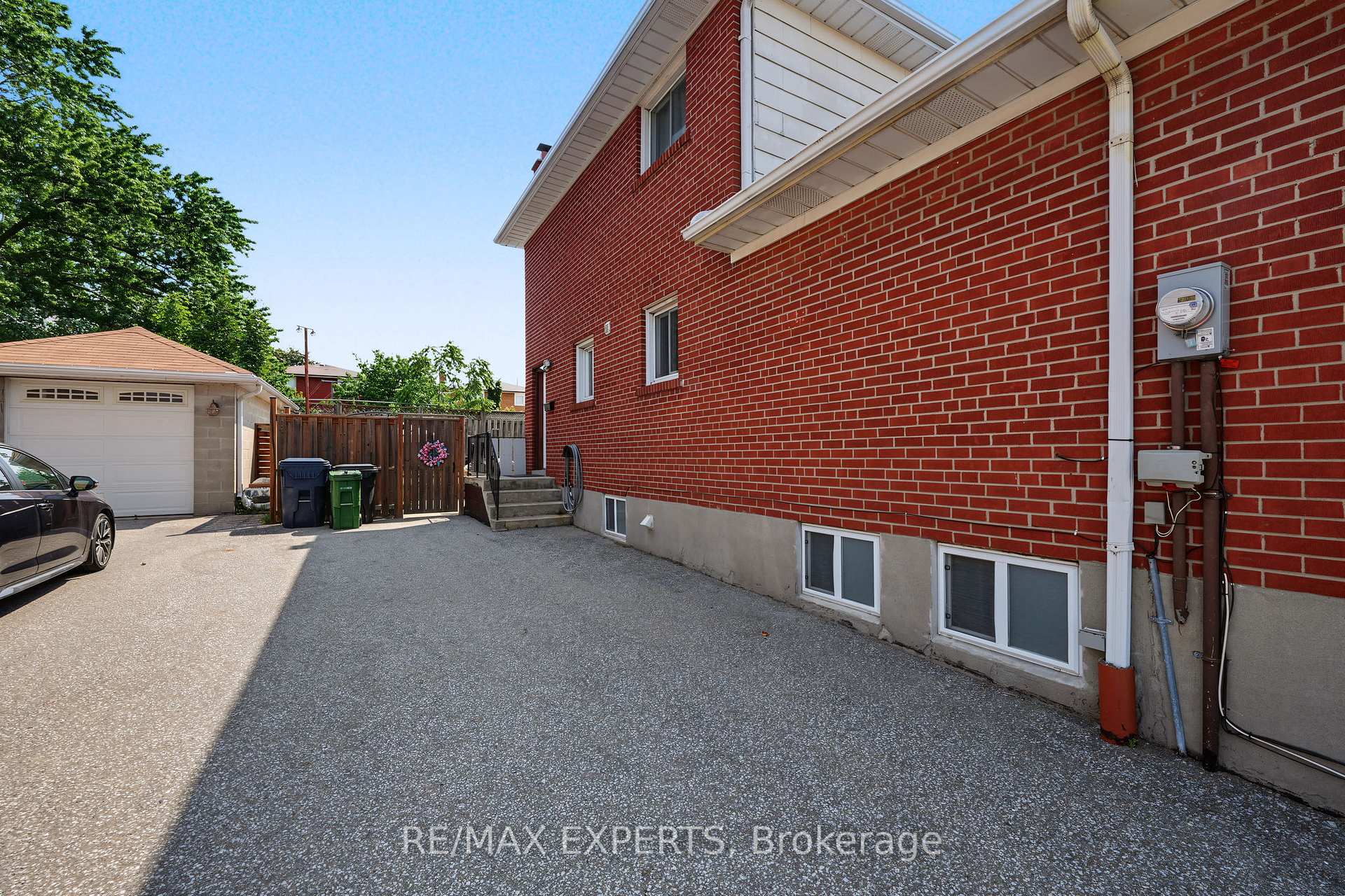 Photo 40 of 25 Riverton Drive, North York, Humber Summit — HOMEH