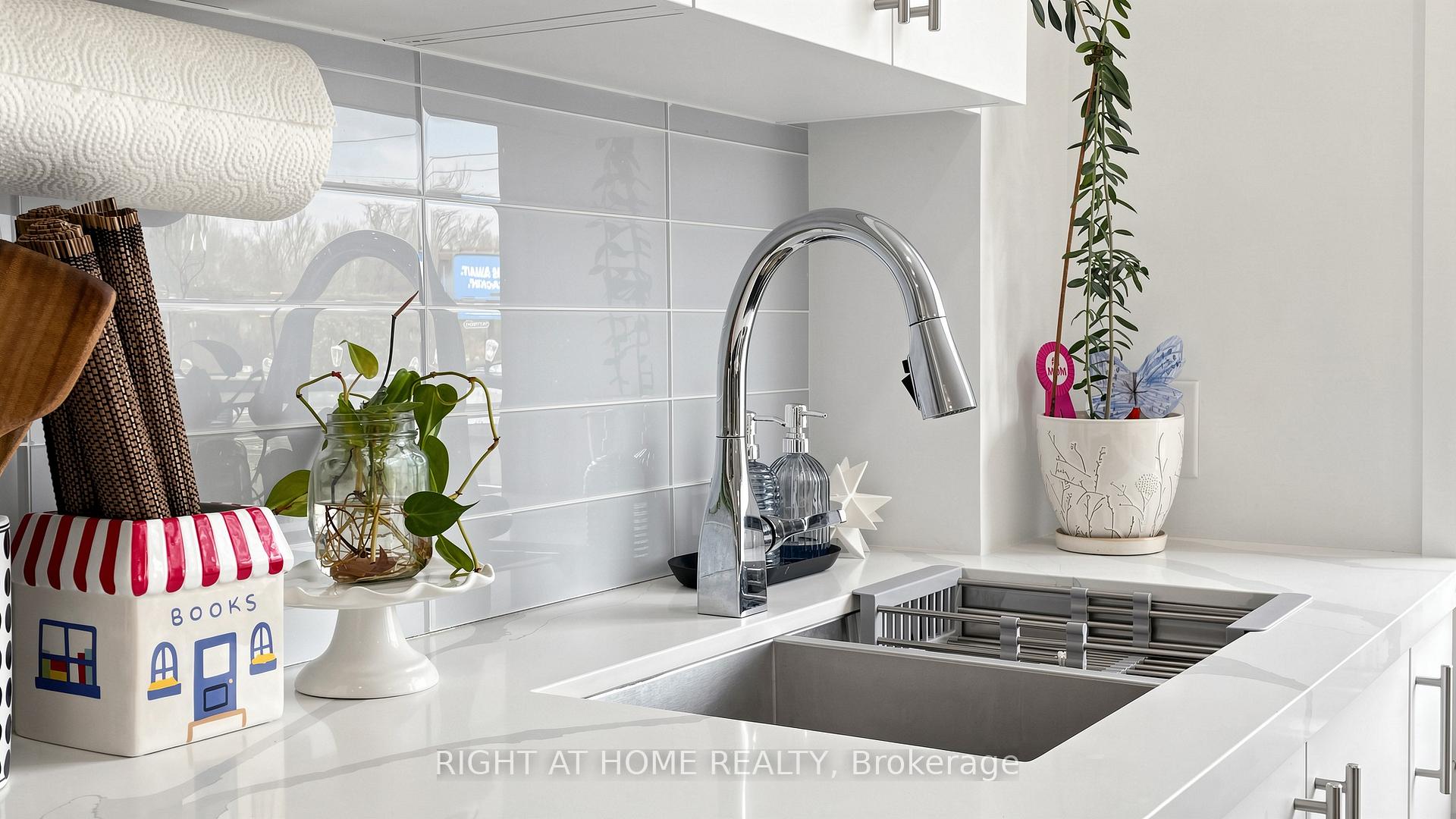 Photo 5 of Unit TH 2, 1459 O'Connor Drive, Toronto, O'Connor-Parkview — HOMEH