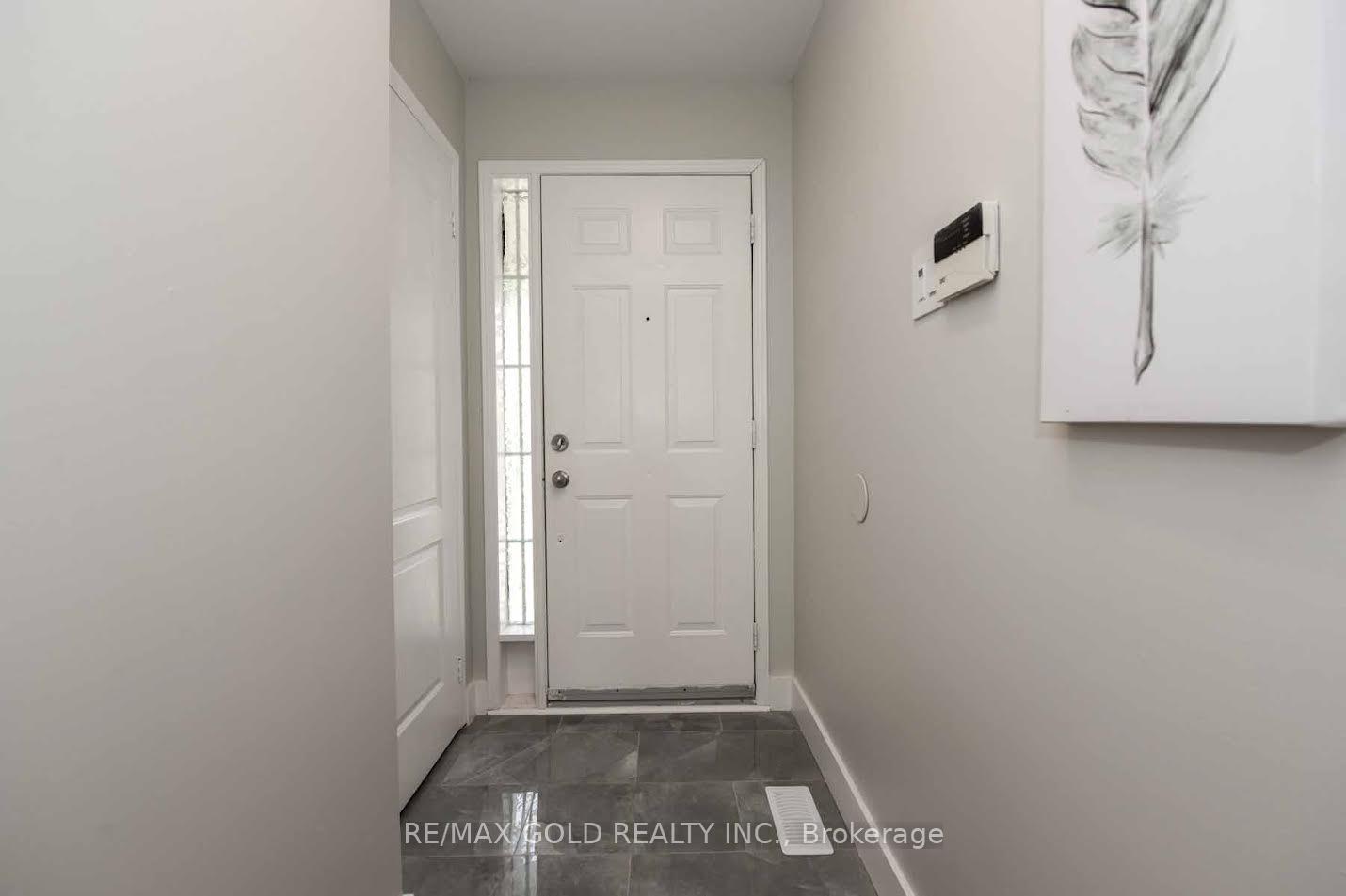 Photo 8 of 35 Needlewood Lane, Brampton, Sandringham-Wellington — HOMEH