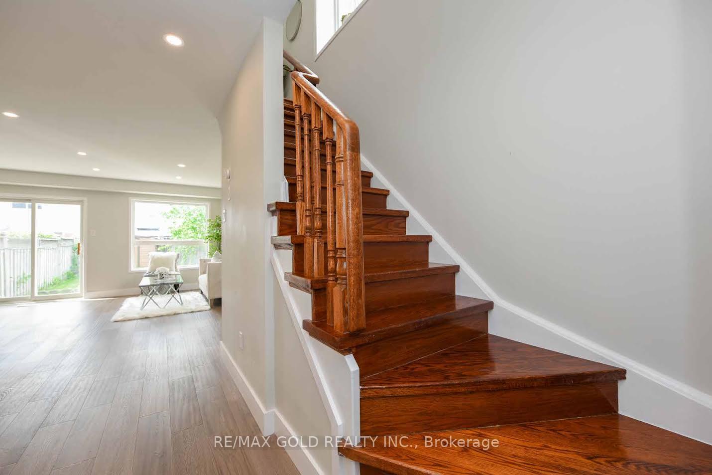 Photo 9 of 35 Needlewood Lane, Brampton, Sandringham-Wellington — HOMEH