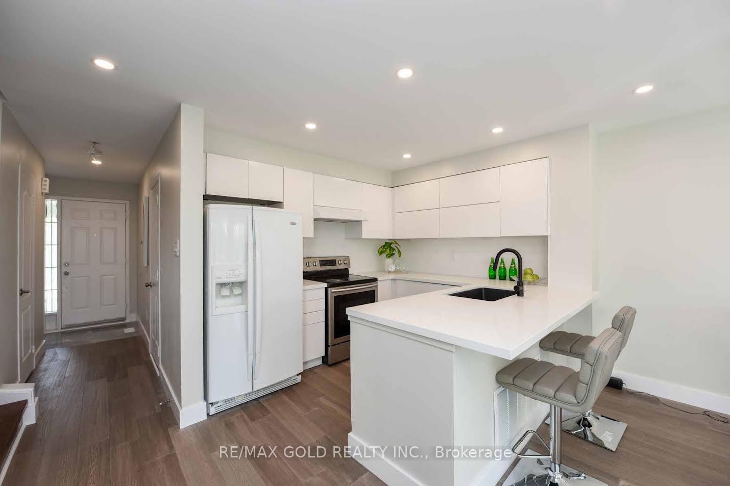 Photo 12 of 35 Needlewood Lane, Brampton, Sandringham-Wellington — HOMEH
