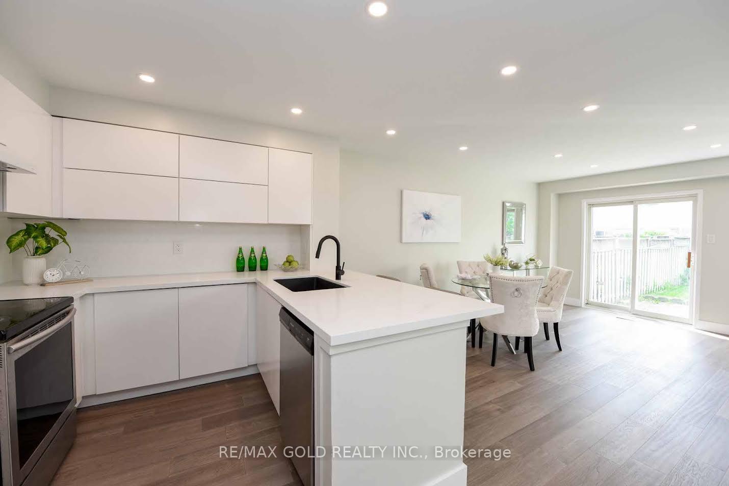 Photo 13 of 35 Needlewood Lane, Brampton, Sandringham-Wellington — HOMEH